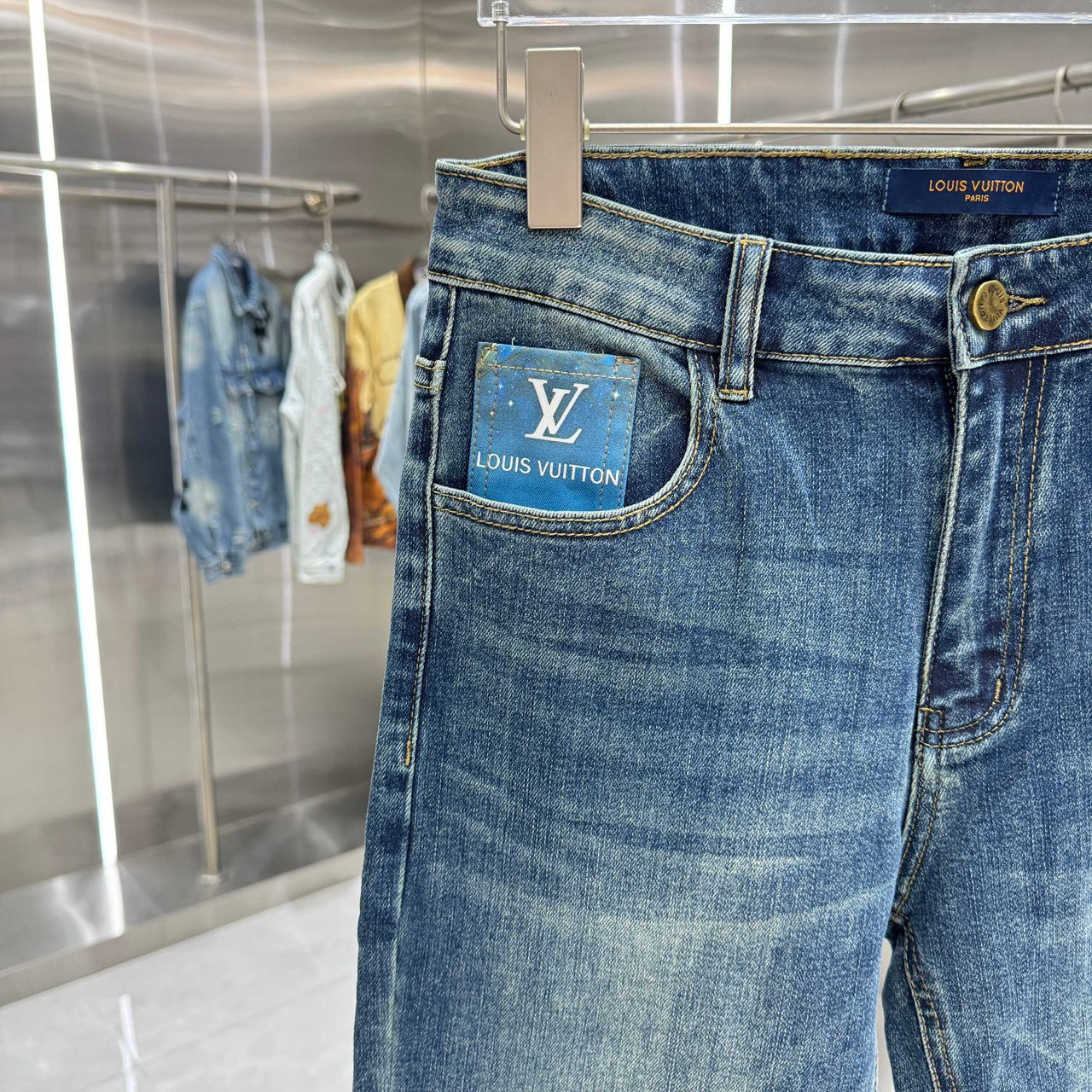 <p>LV 直筒牛仔裤(深蓝)</p>