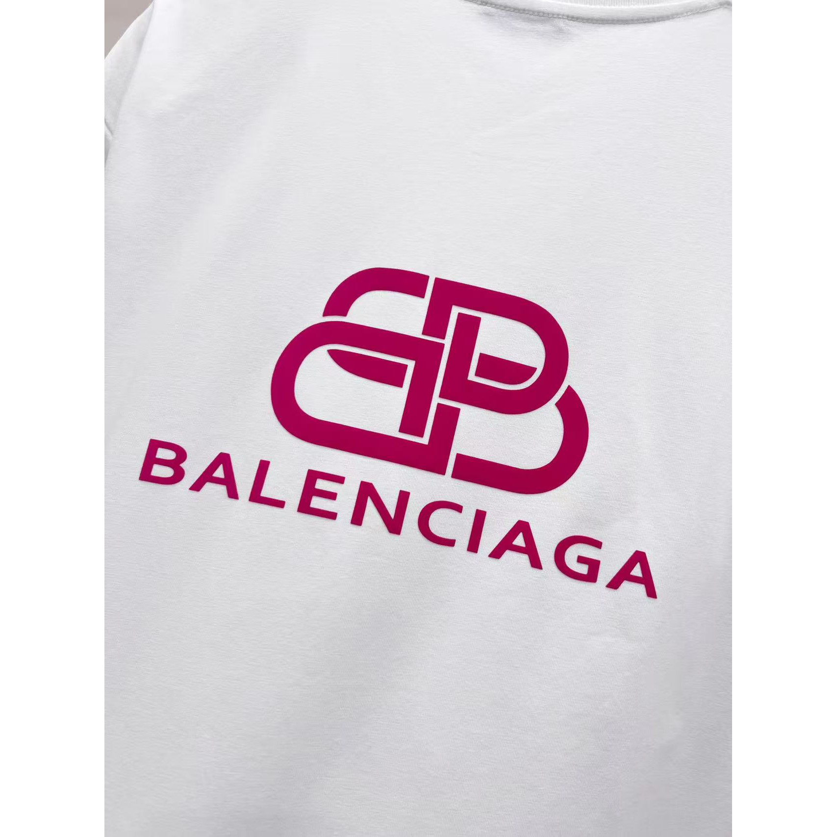 <p>Balenciaga 短袖T恤(白)&nbsp;</p>