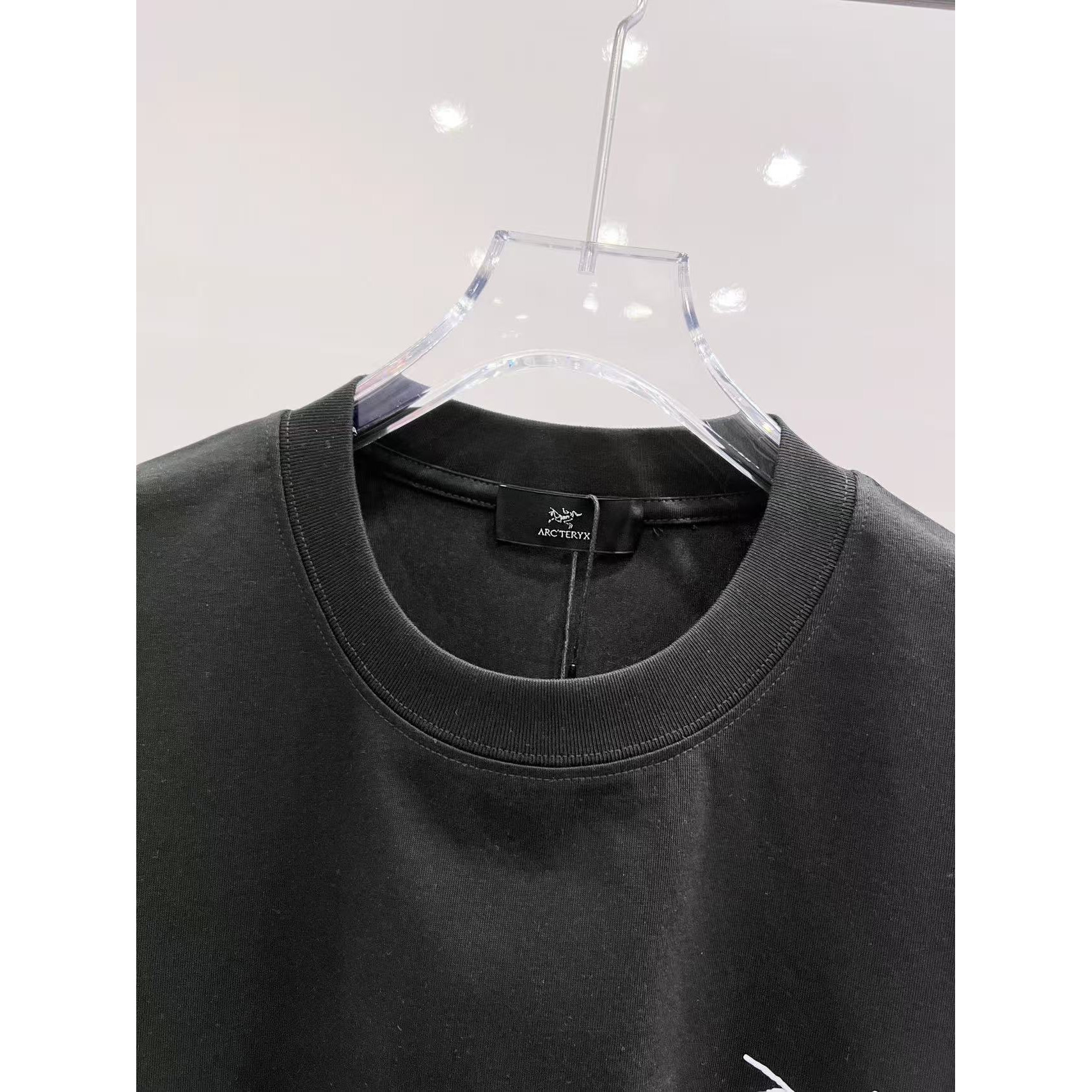 <p>Arc'teryx 短袖圆领T恤(黑)</p>
