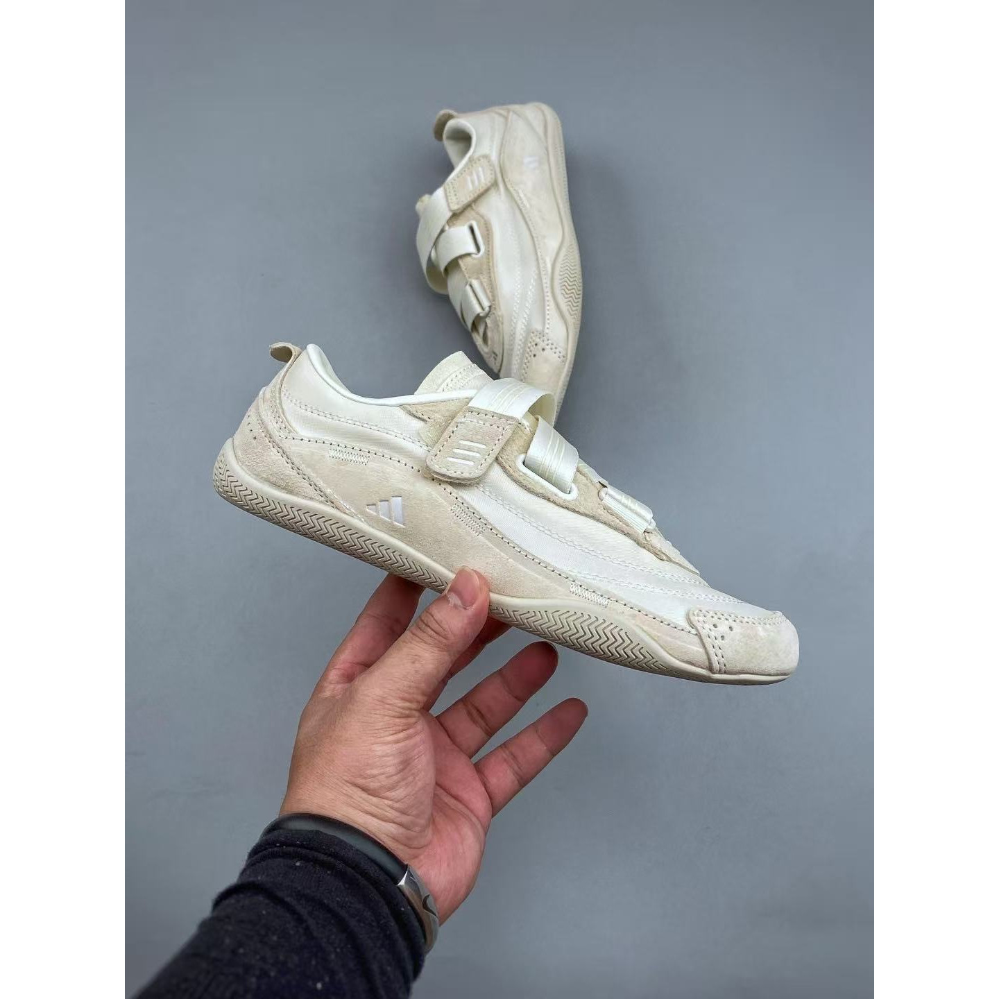 <p>Adidas URBAN REVERIE&nbsp; 生活休闲鞋(白)</p>