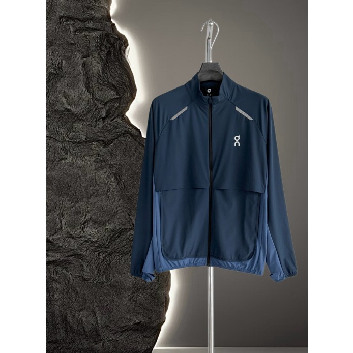 <p>On Weather Jacket Insulated 輕量外套</p>