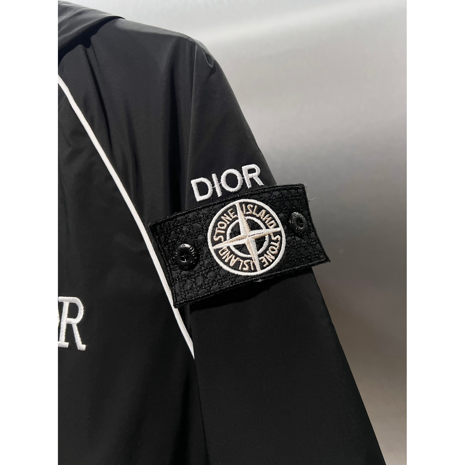 <p>DIOR 双面穿夹克外套(黑)</p>