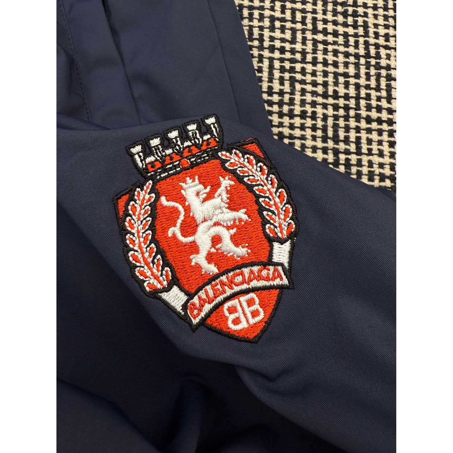 <p>Balenciaga FOOTBALL系列3B徽标刺绣运动长裤(藏藍)</p>
