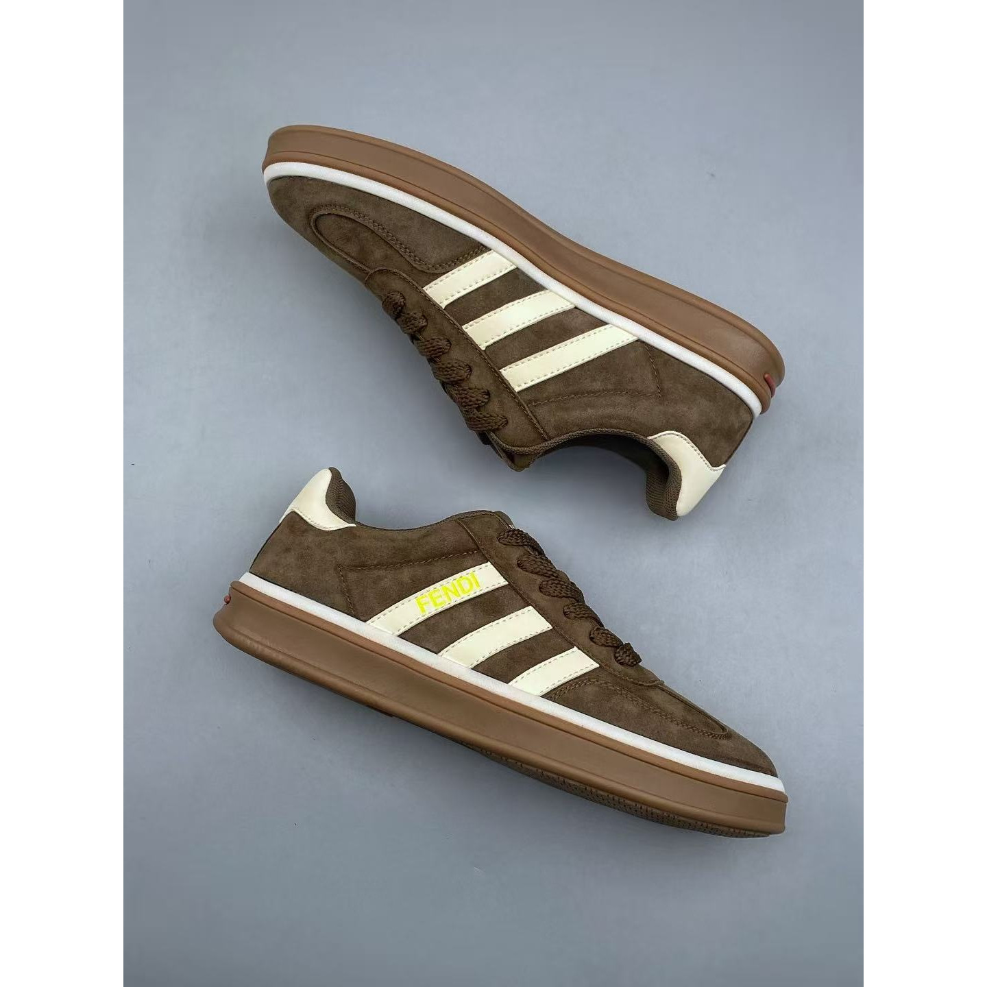 <p>FENDI 板鞋</p>