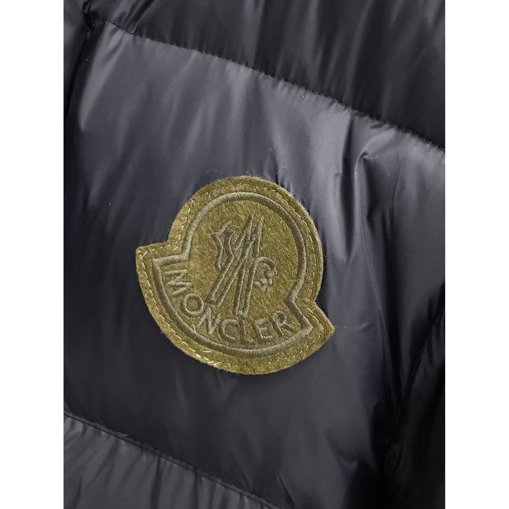 <p>MONCLER 秋冬新款羽绒服(黑)</p>