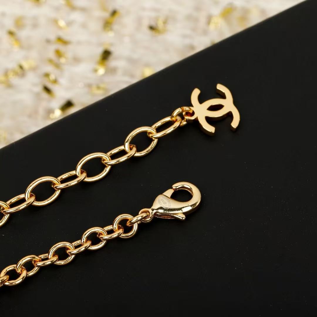 <p>CHANEL&nbsp;爱心项链</p>