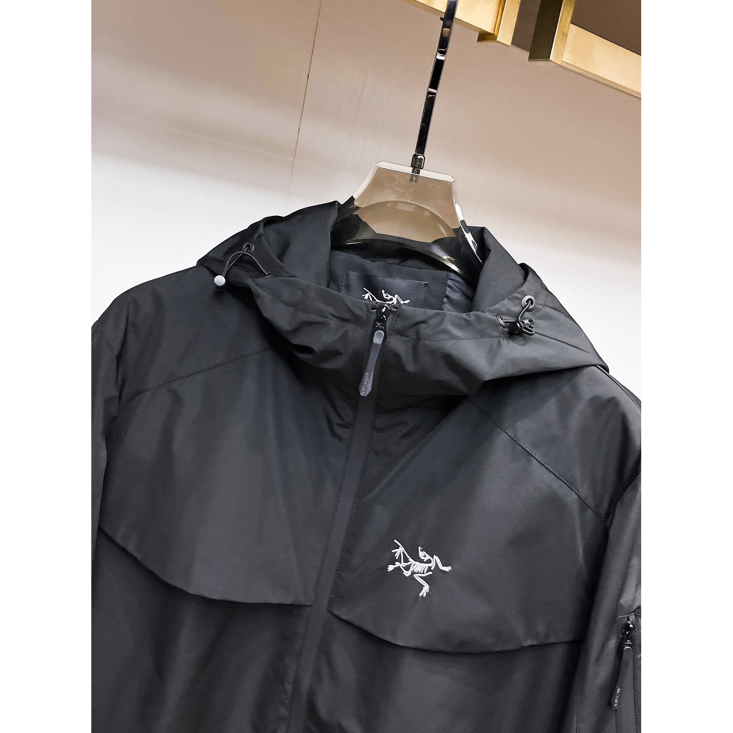 <p>Arc'teryx&nbsp;男士夹克外套(黑)</p>