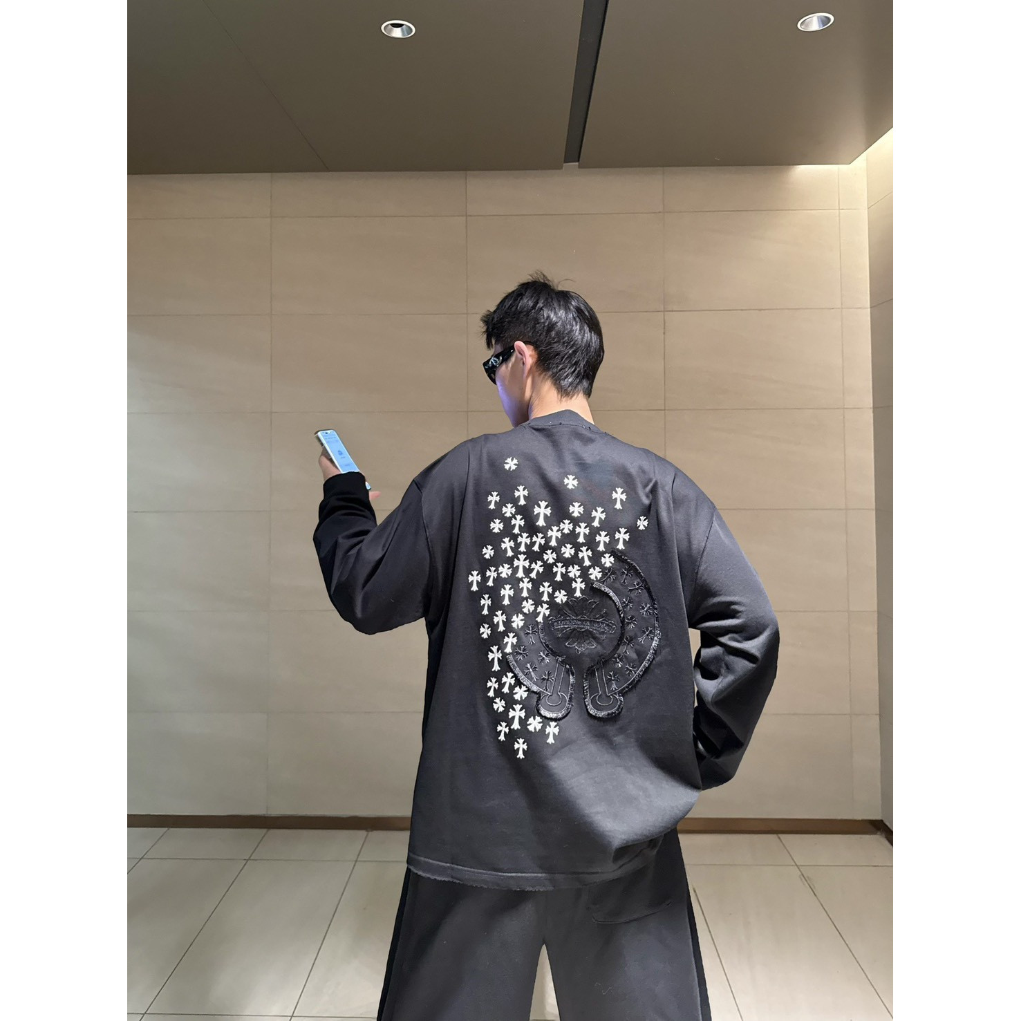 <p>CHROME HEARTS&nbsp;长袖T恤(黑B02)</p>

<p>&nbsp;</p>