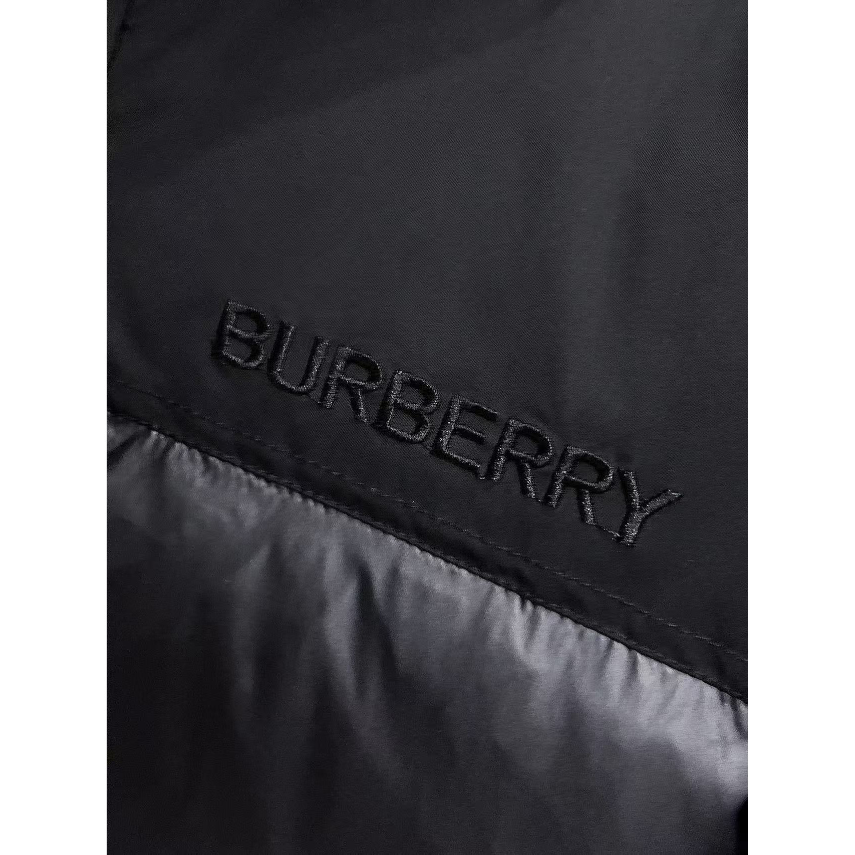 <p>BURBERRY 秋冬新款羽绒服(黑)</p>