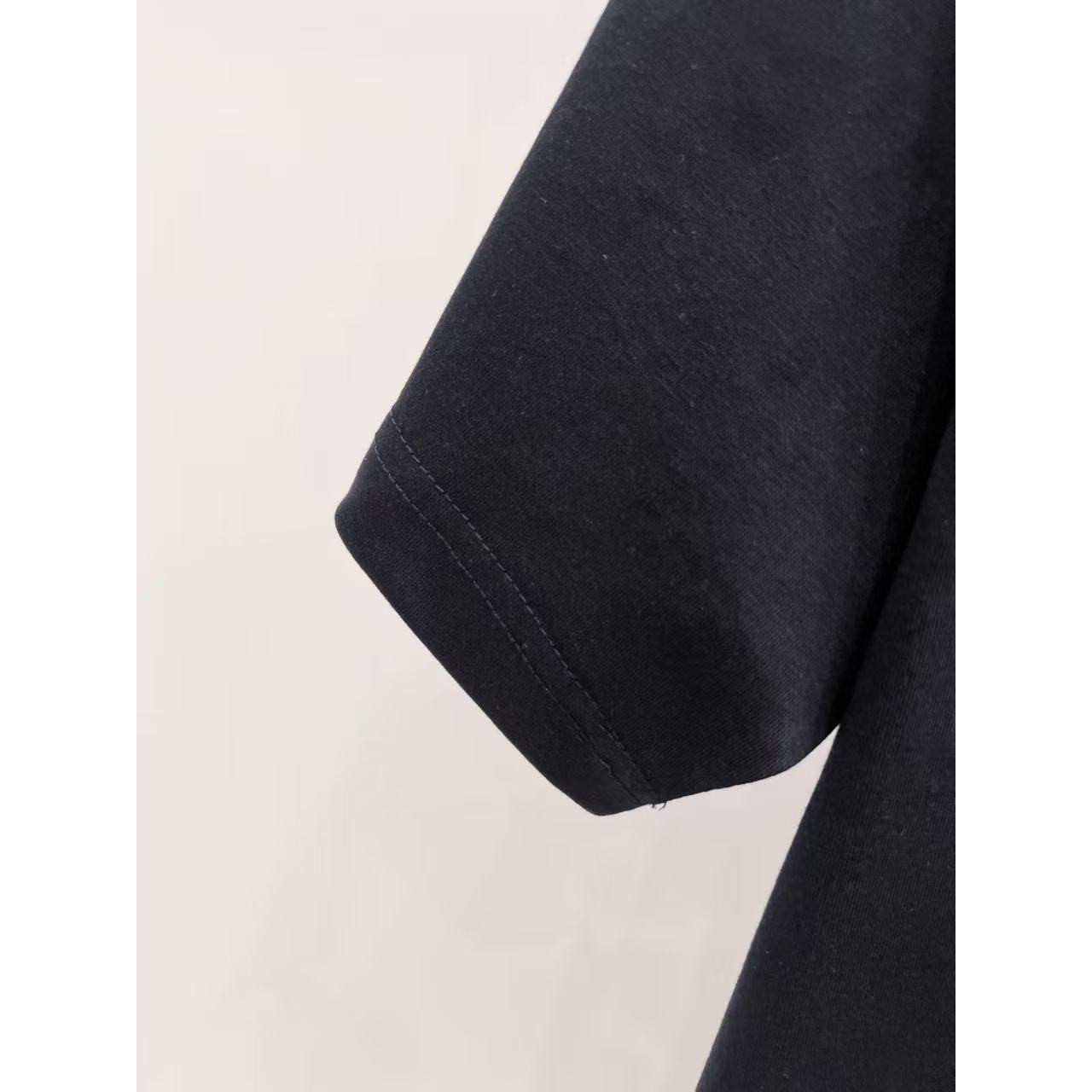 <p>Fendi 印花Logo短袖(黑)</p>