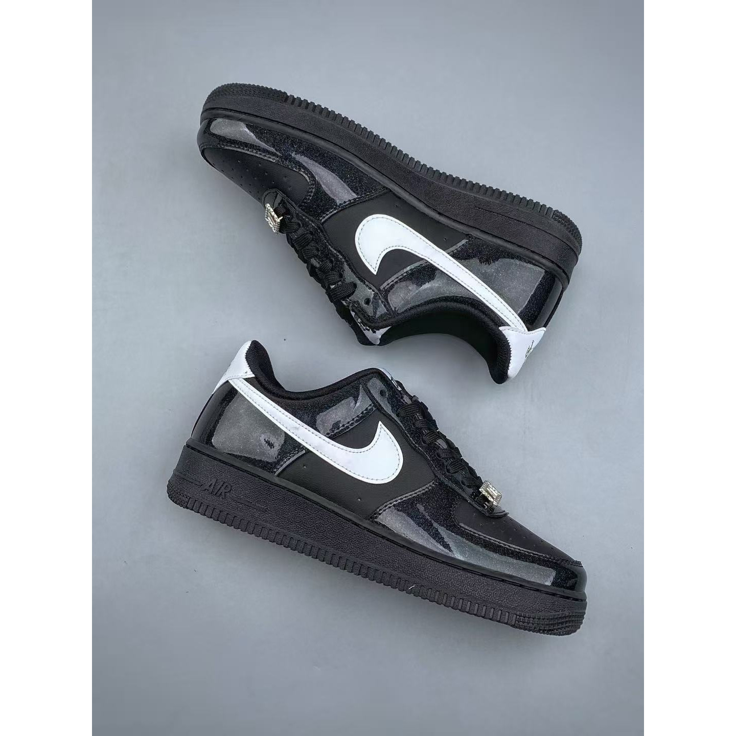 <p>NIKE AIR FORCE 1 LOW 休闲鞋(黑)&nbsp;</p>