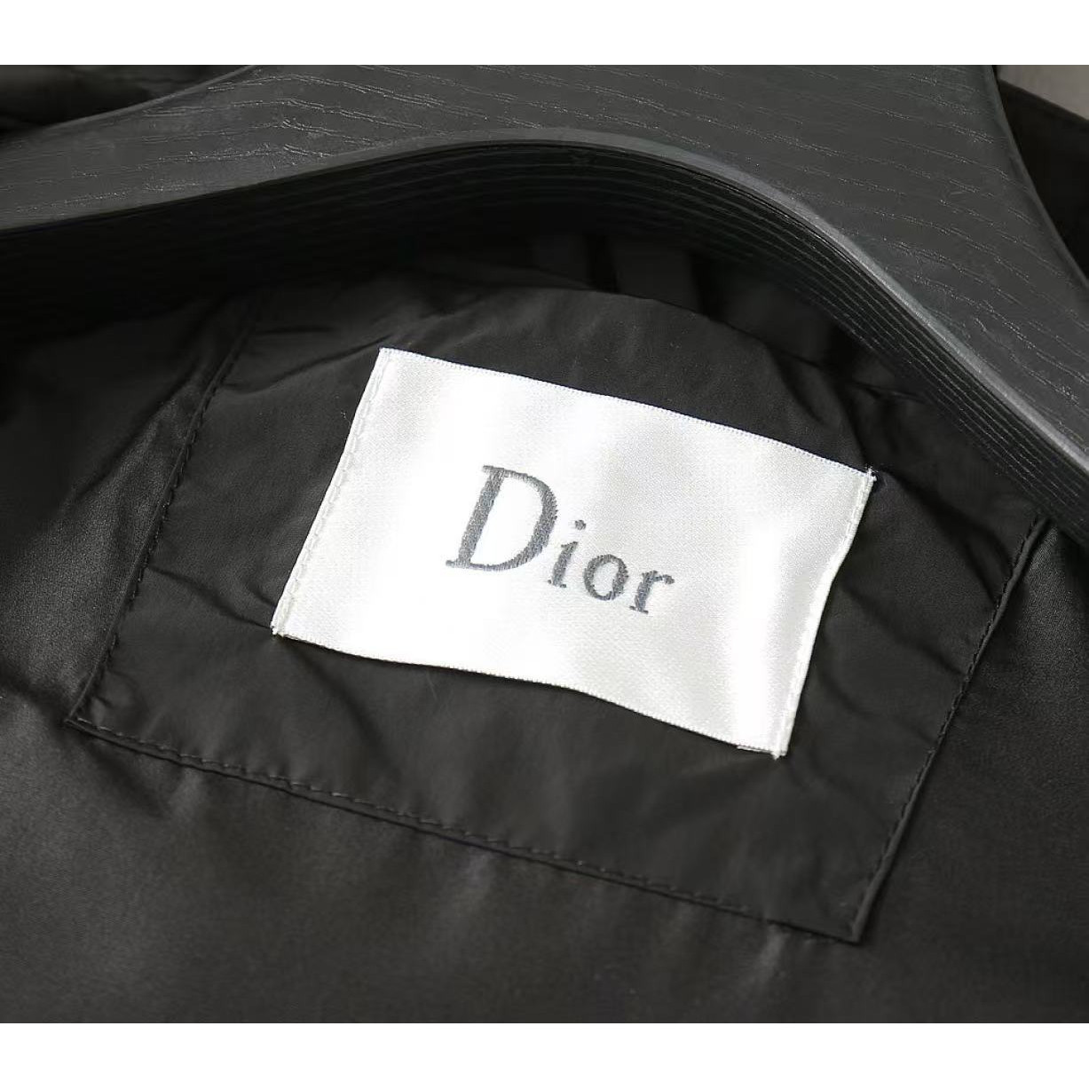 <p>DIOR 男士夹克外套(800808)</p>