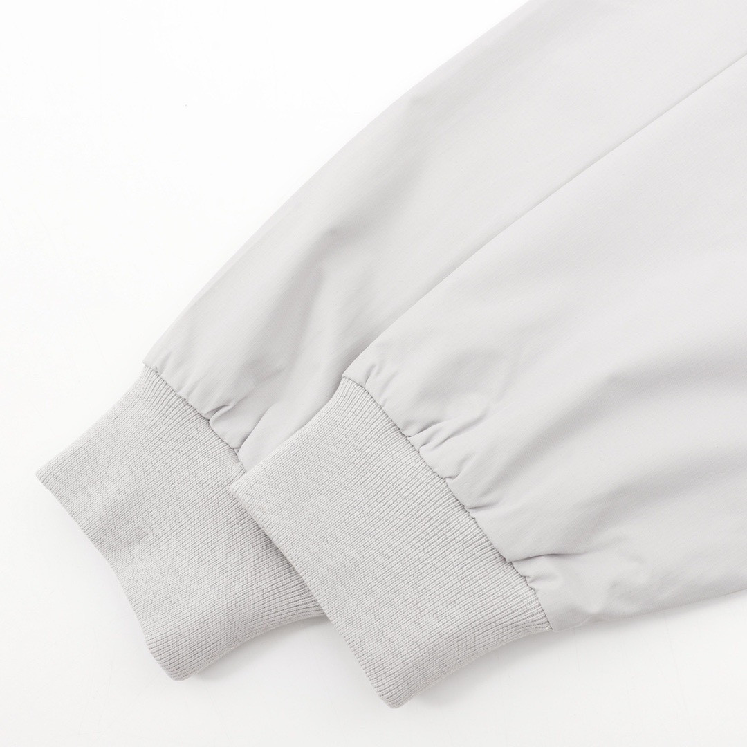 <p>Thom Browne 四杠风衣外套(灰)</p>