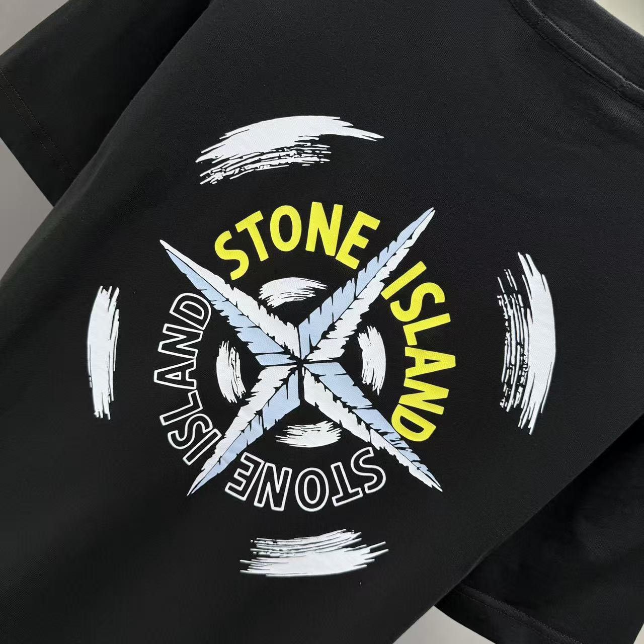 <p>Stone Island 短袖T恤(黑)</p>