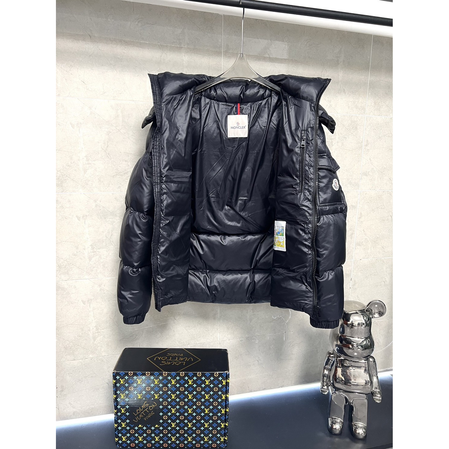 <p>Moncler 羽绒服 (黑)</p>