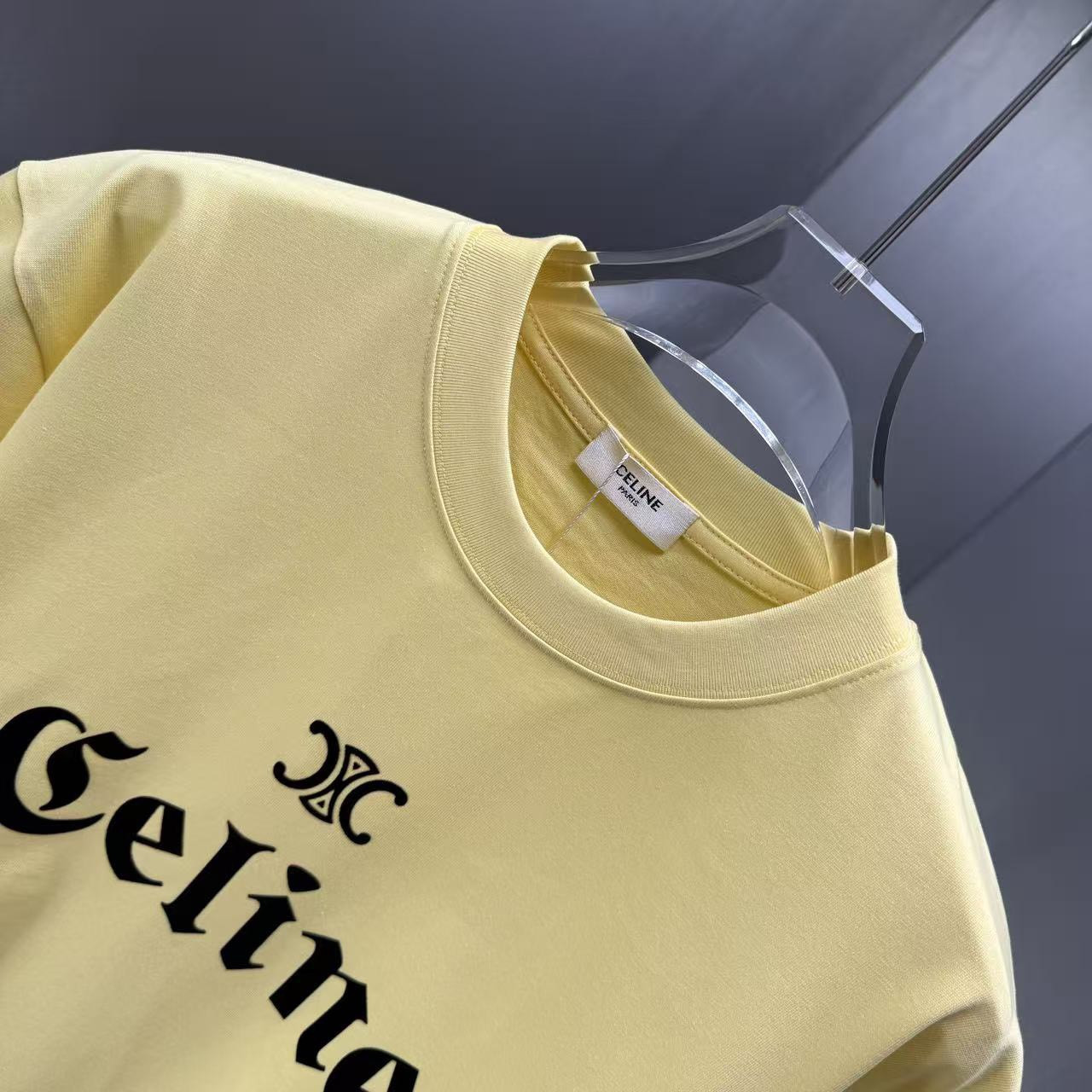 <p>CELINE 短袖T恤(黃)</p>