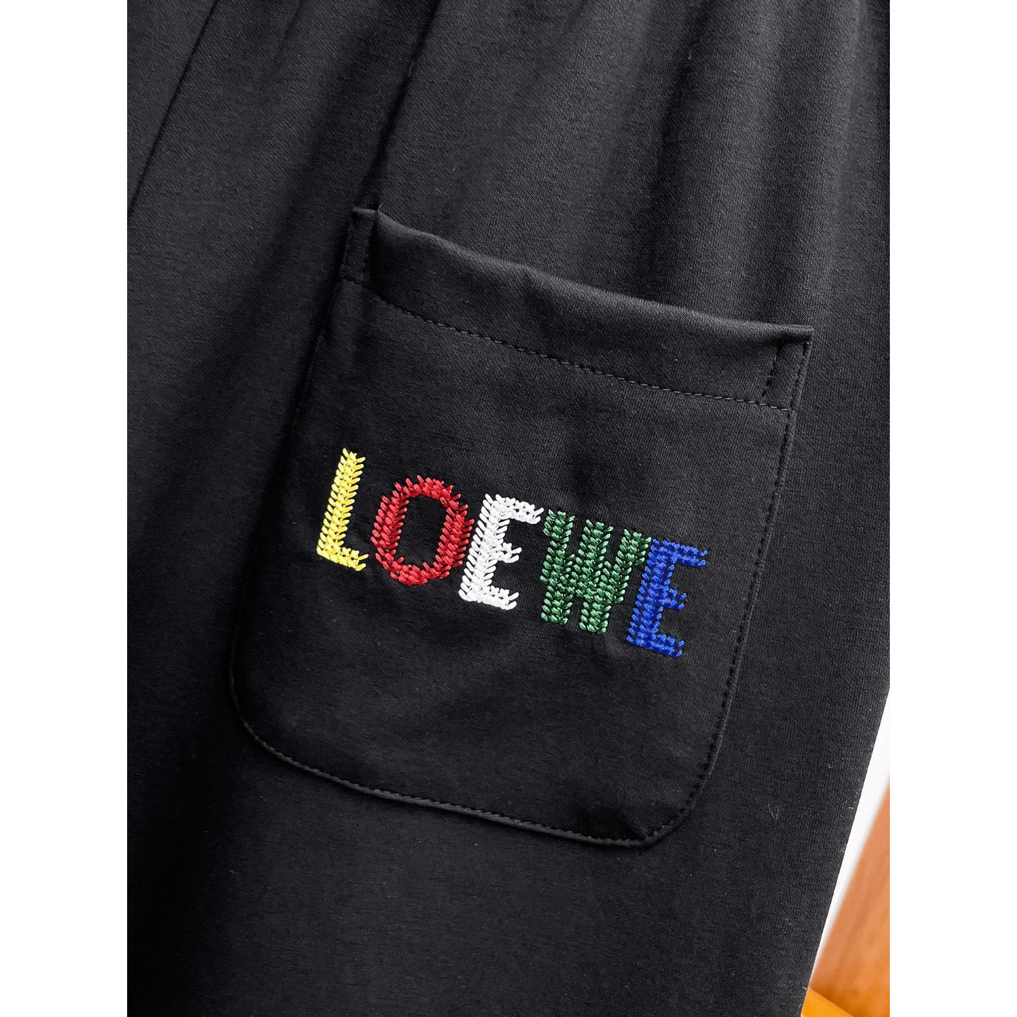 <p>LOEWE&nbsp;休闲短裤(黑)</p>