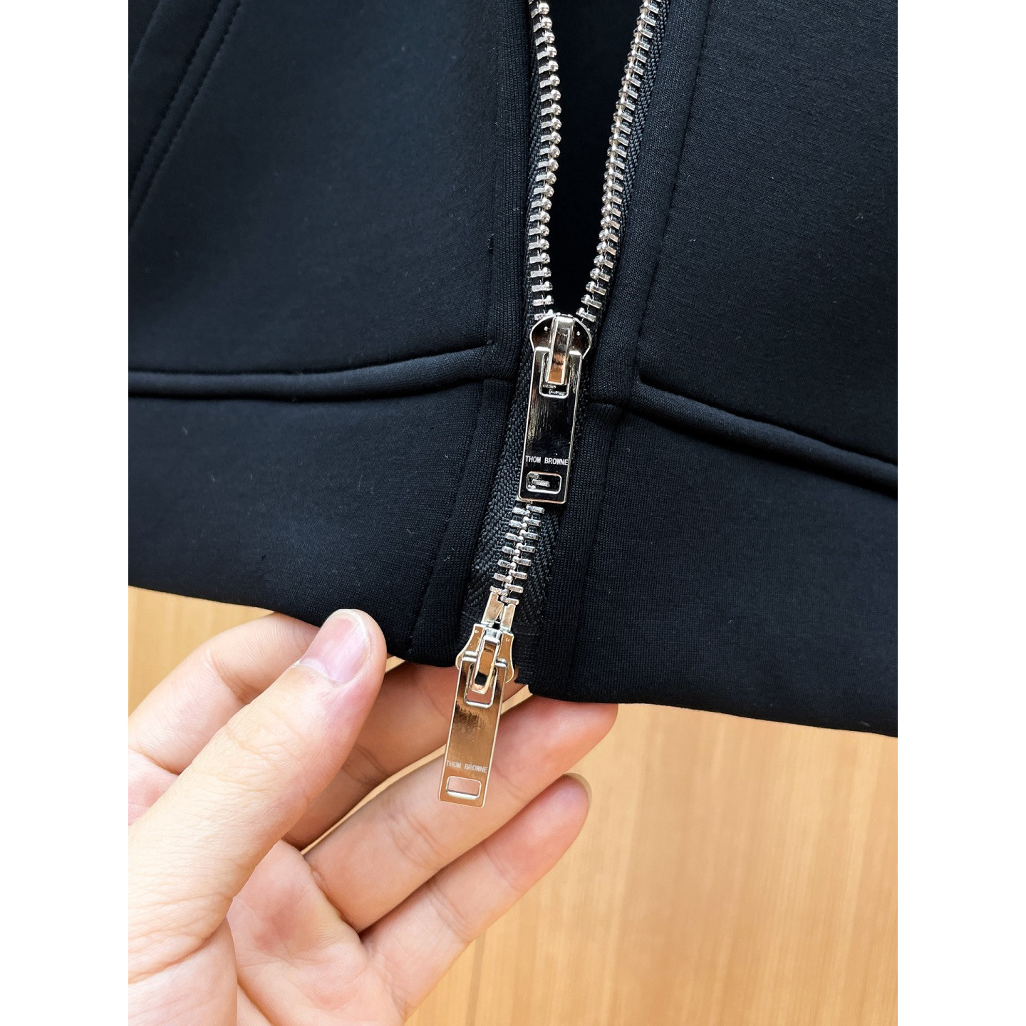 <p>Thom Browne 精品外套(黑)</p>