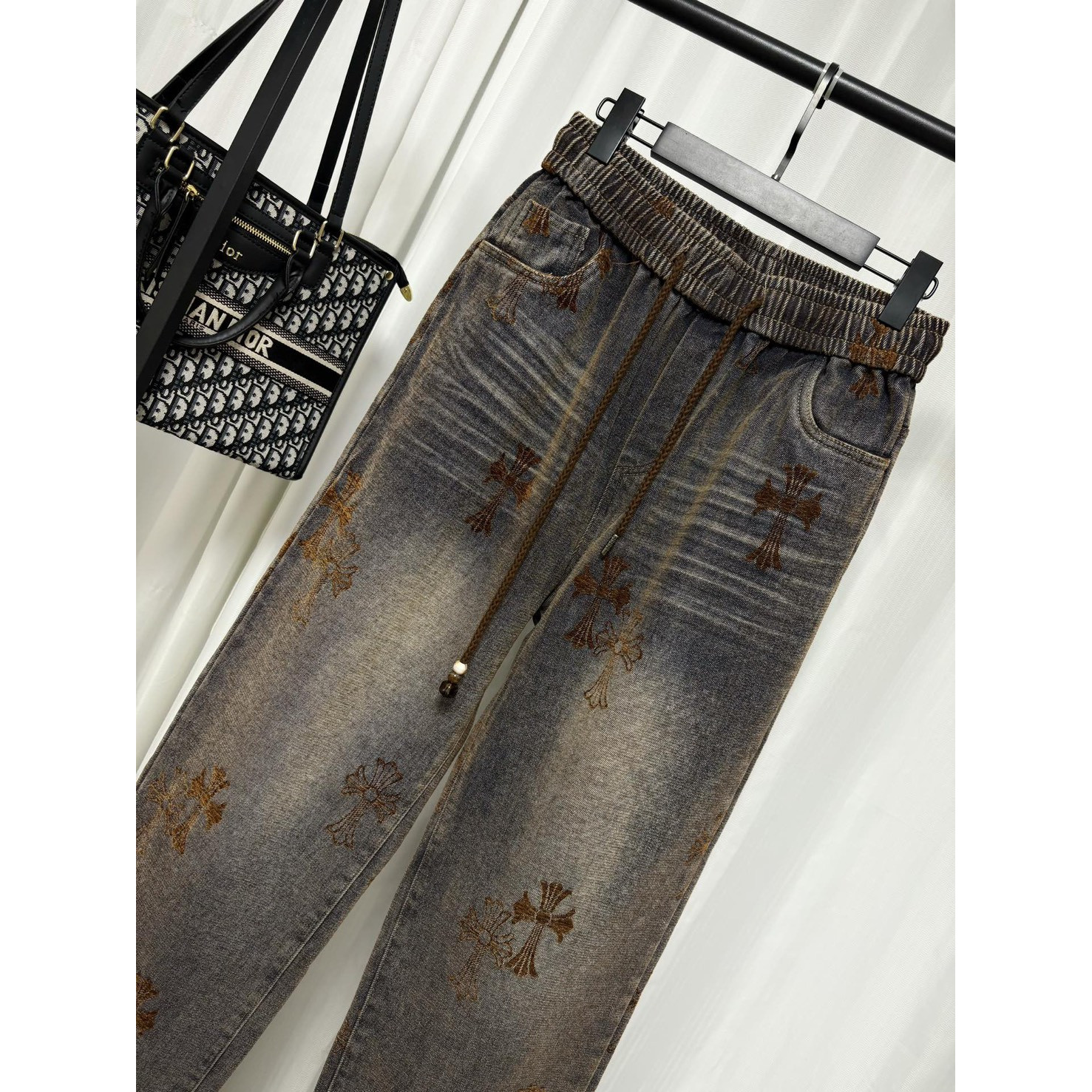 <p>Chrome Hearts 加绒牛仔长裤</p>