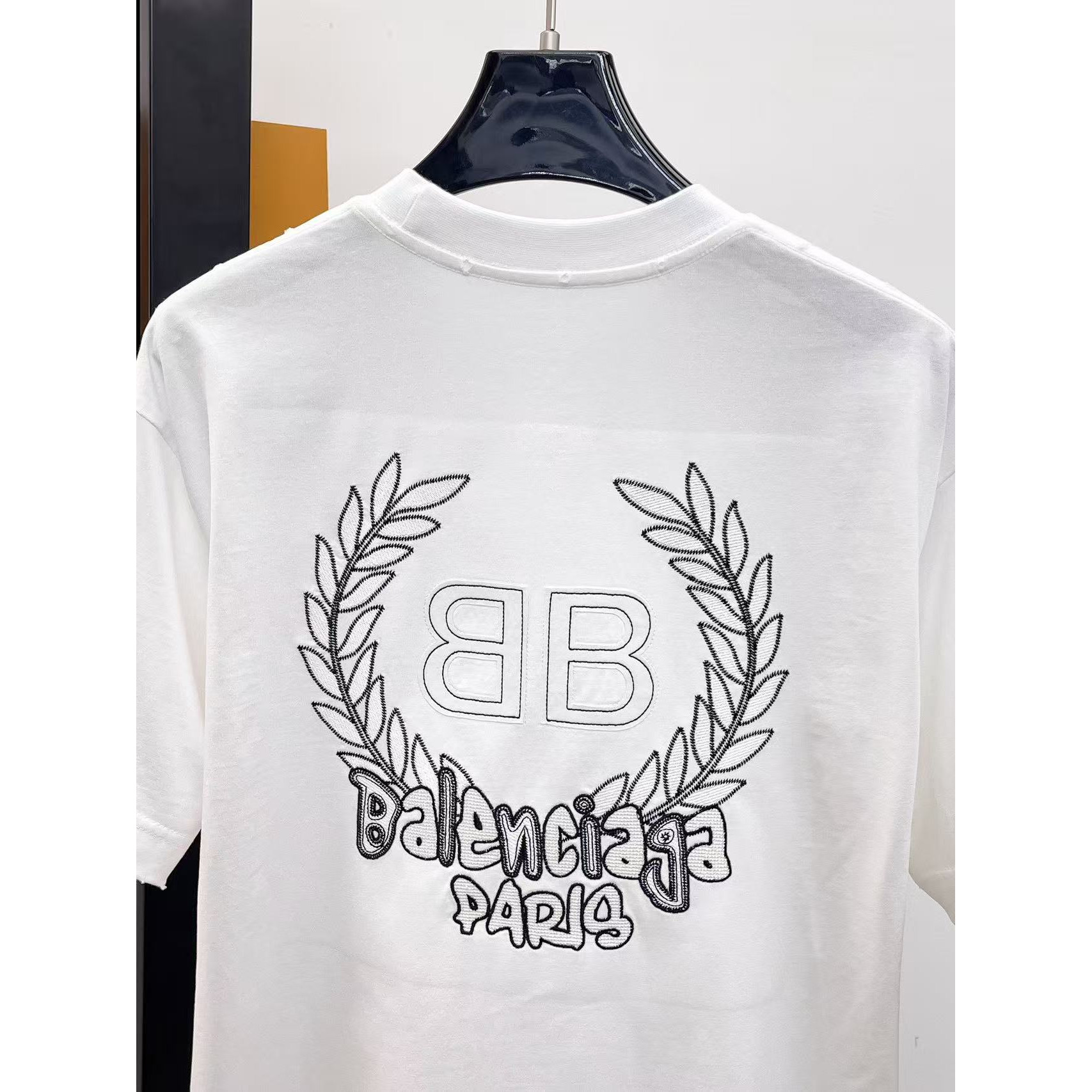 <p>Balenciaga 专柜新款短袖T恤(白)</p>