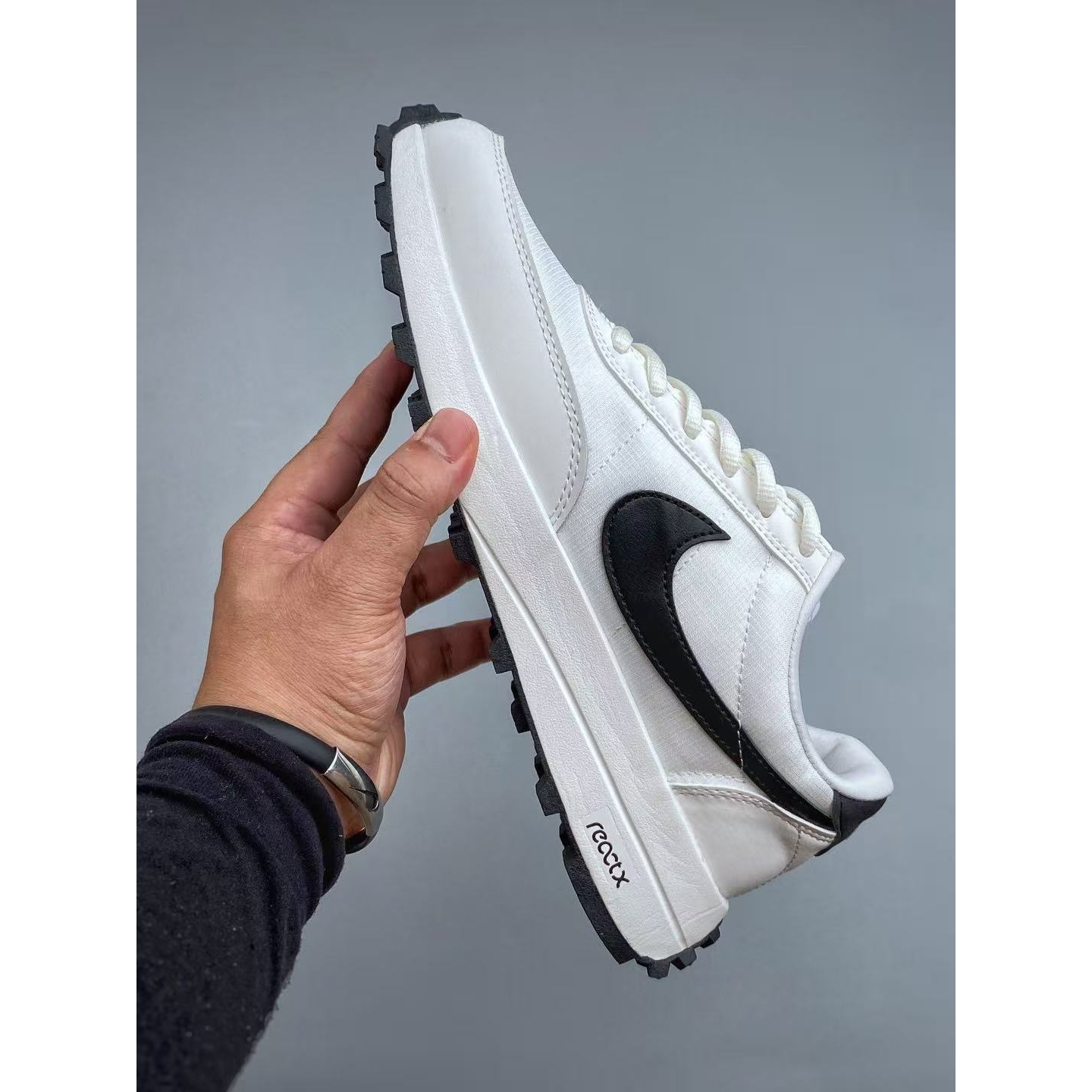<p>Nike ACG LDV&nbsp; 越野跑鞋</p>