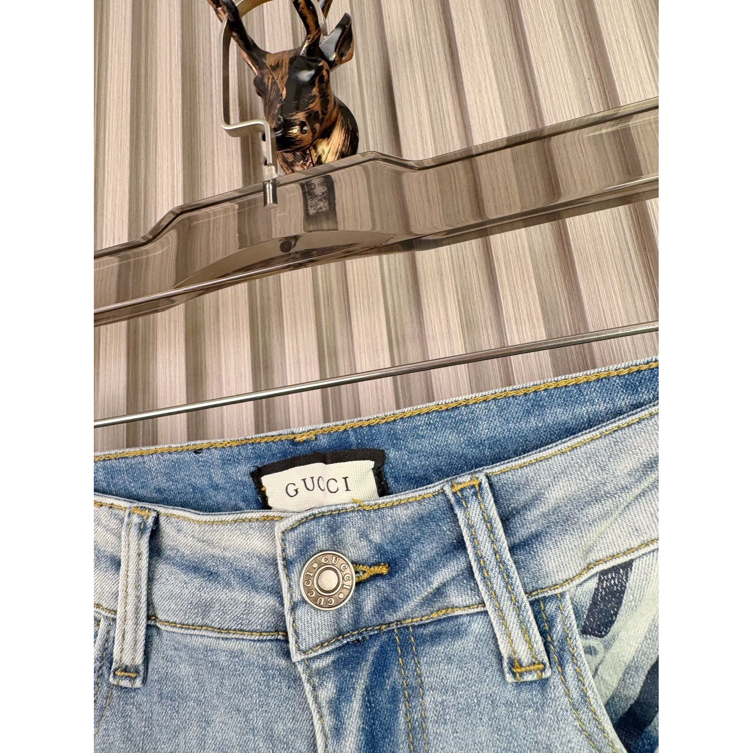 <p>Gucci 休閒牛仔褲</p>