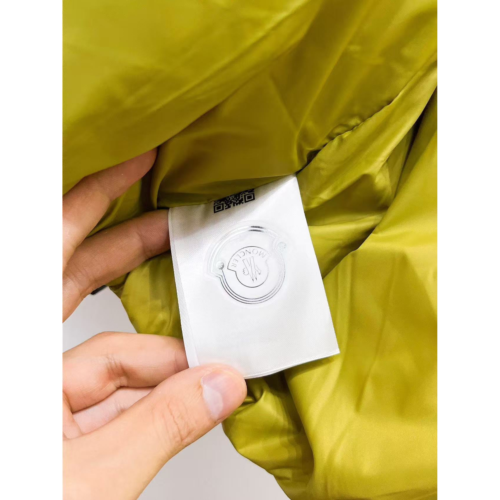 <p>MONCLER&nbsp;秋冬新款羽绒服(黑)</p>