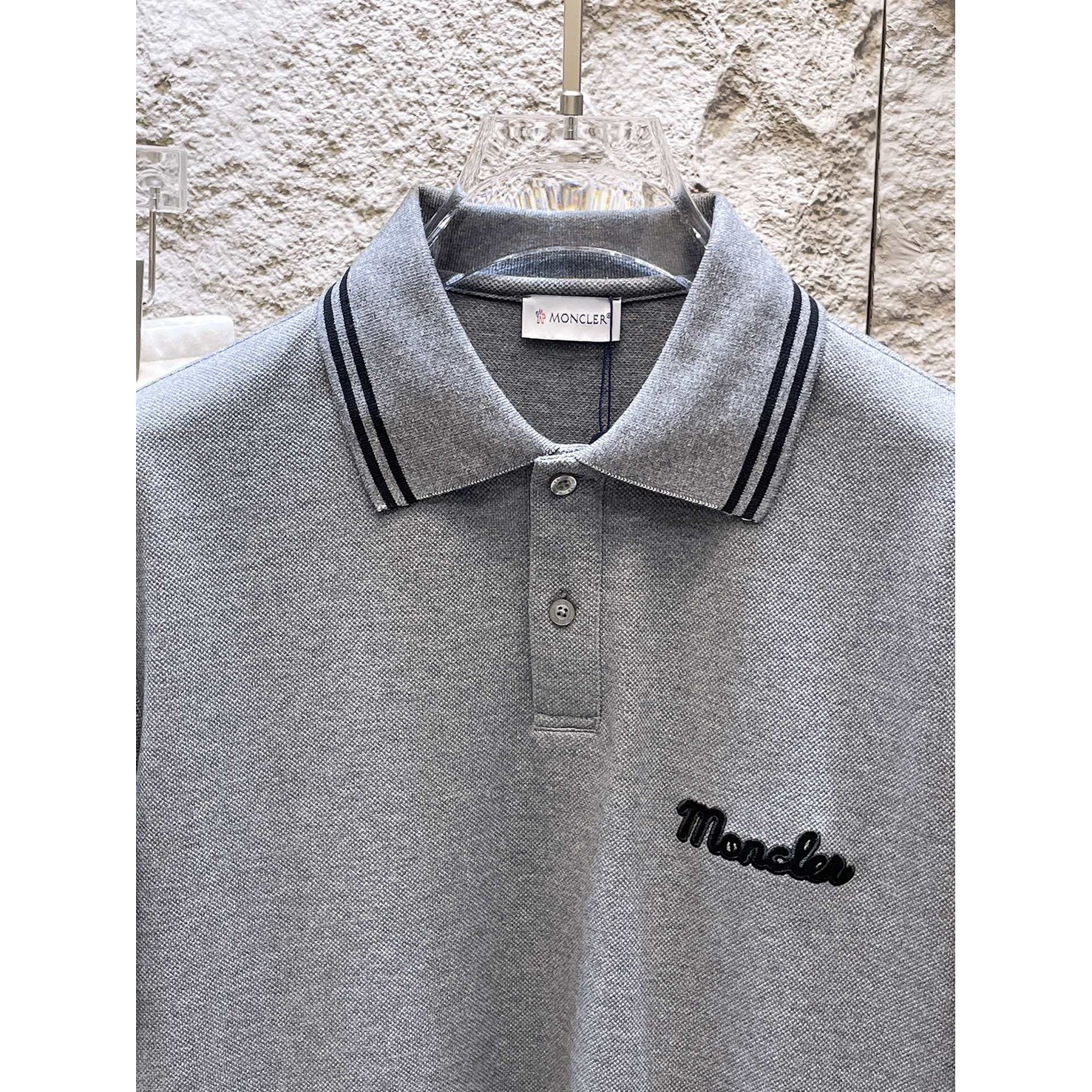 <p>MONCLER&nbsp;短袖翻领polo衫(灰)</p>