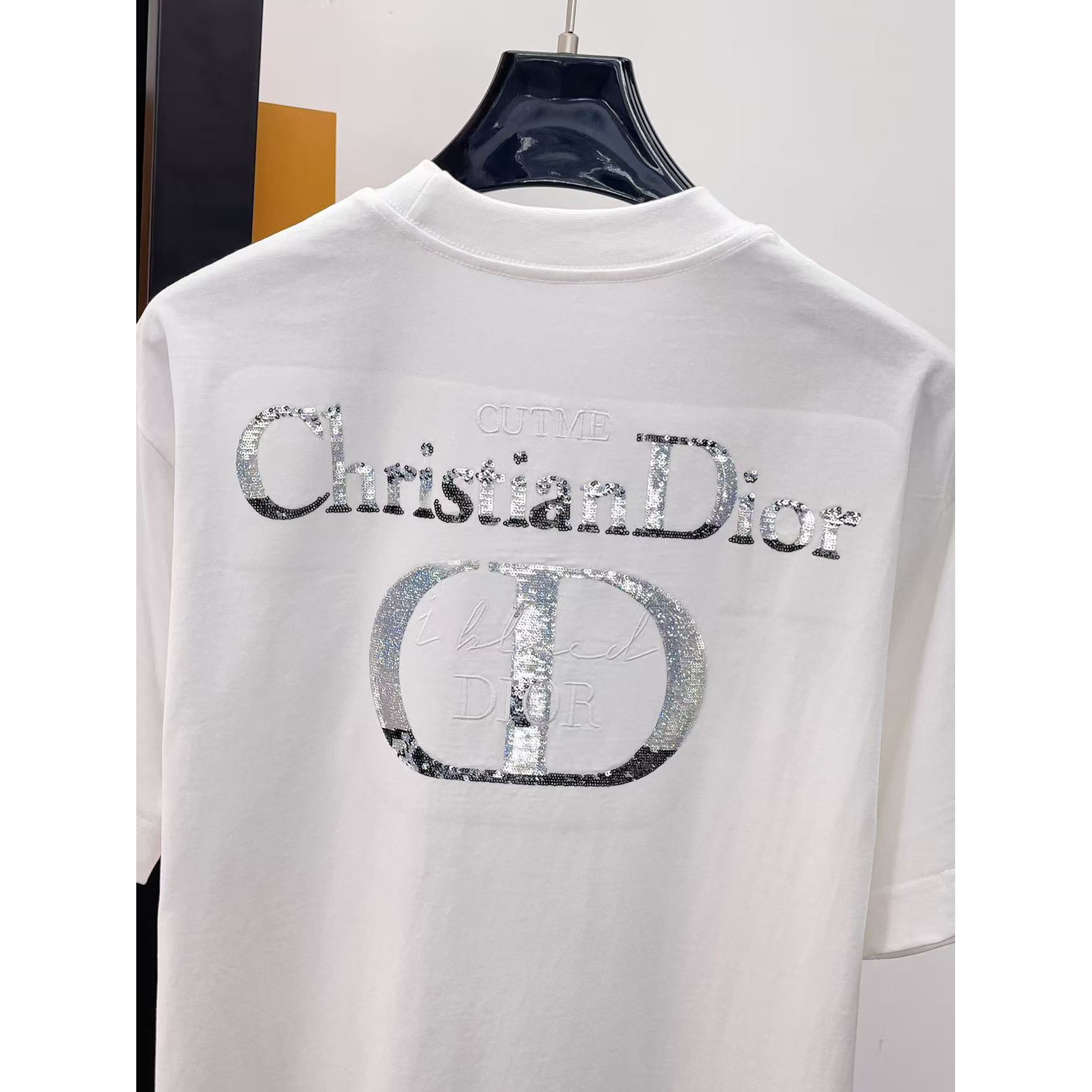 <p>DIOR 专柜新款短袖T恤(白)</p>