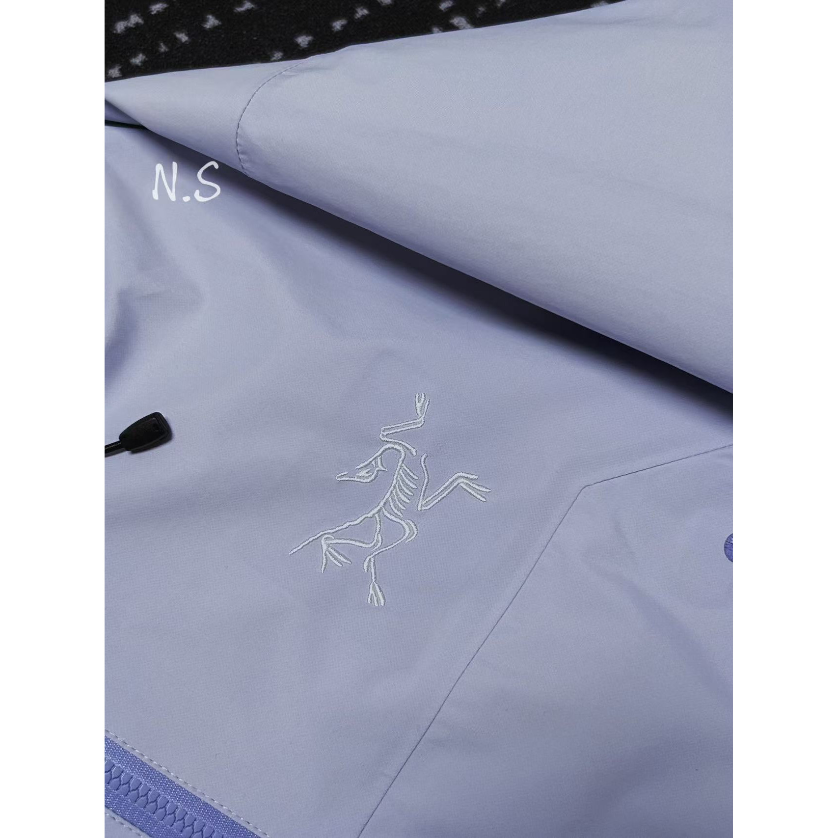 <p>Arc'teryx SL硬壳冲锋衣(沁雾紫)</p>