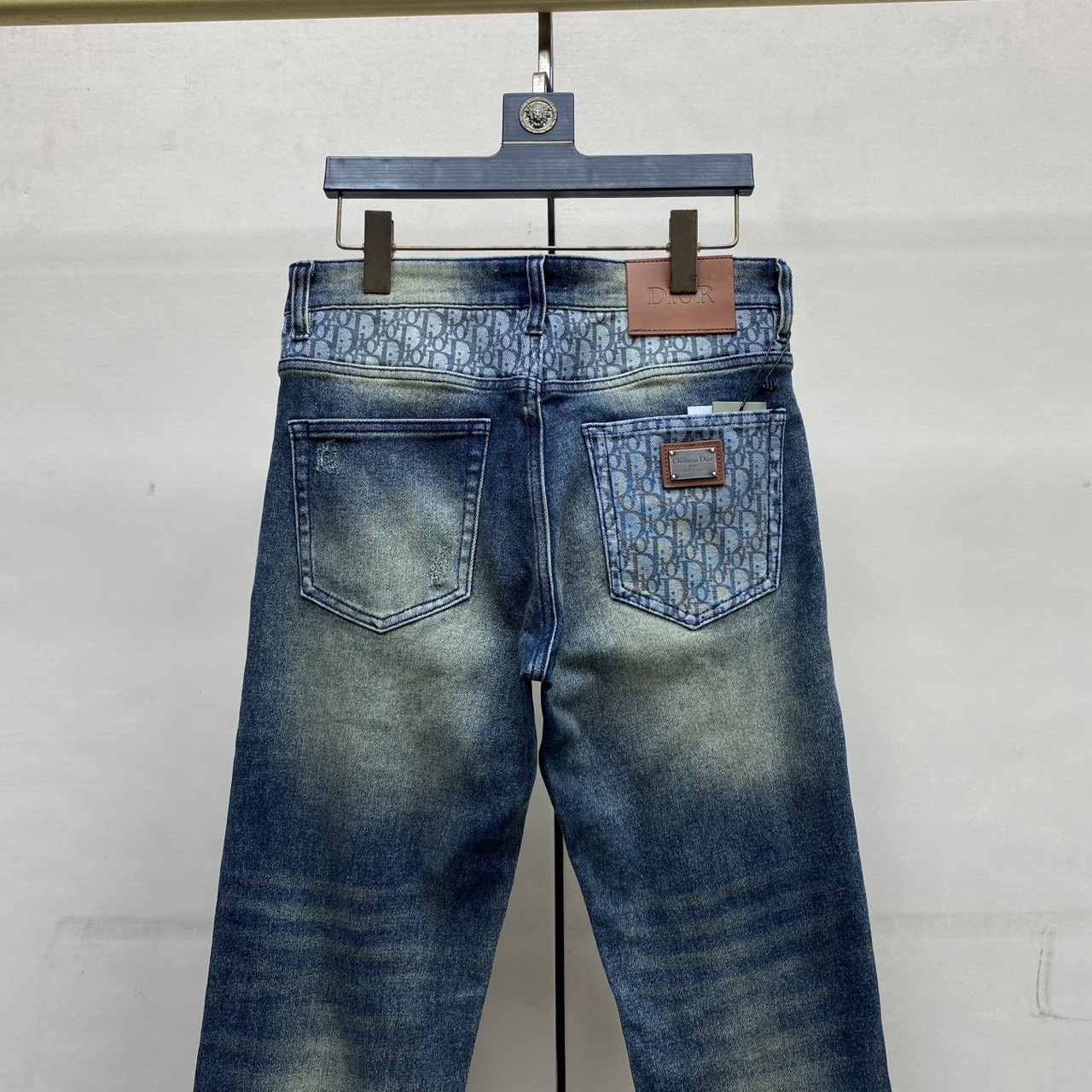 <p>DIOR 丹宁水洗牛仔褲</p>