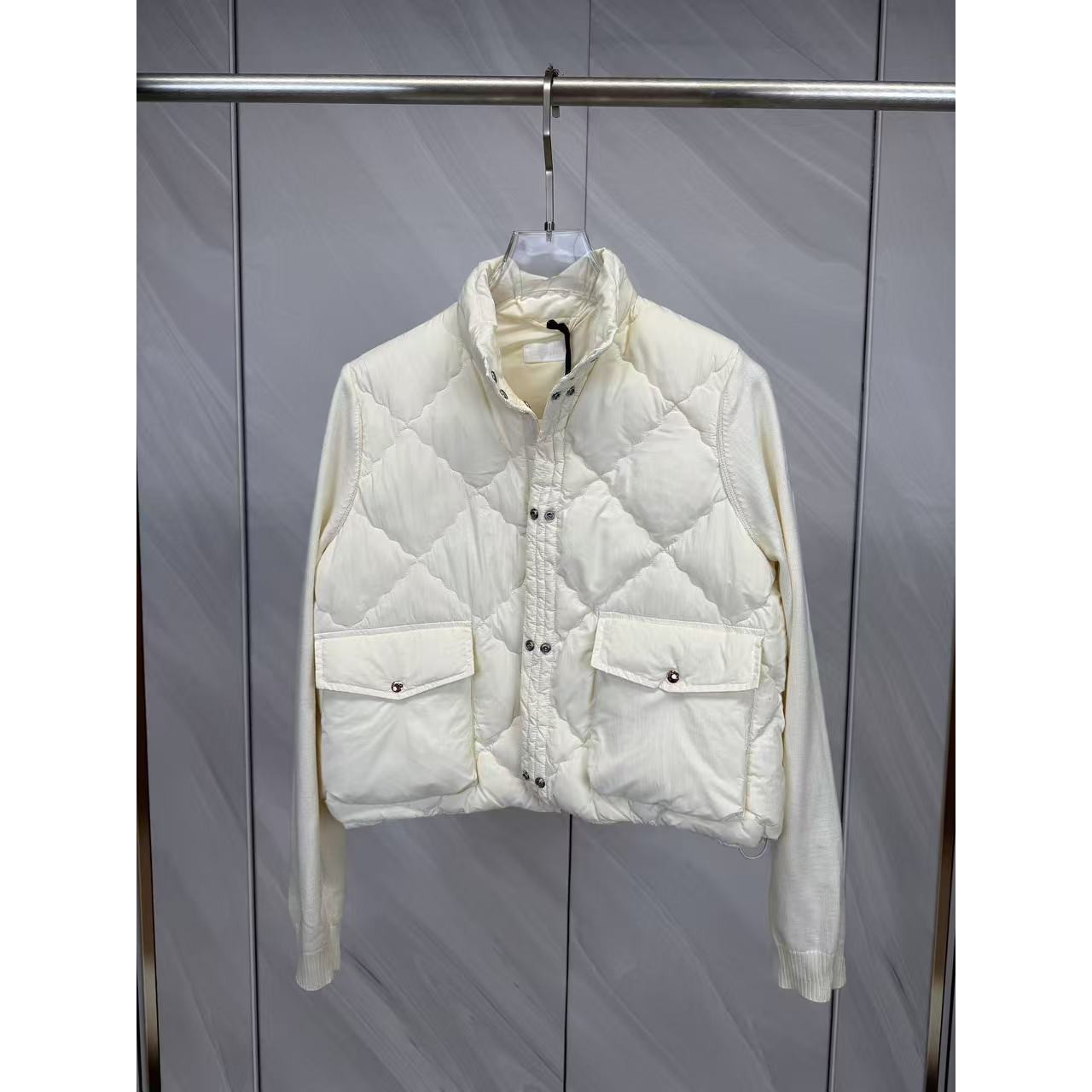 <p>Moncler 针织拼接羽绒服(粉)</p>