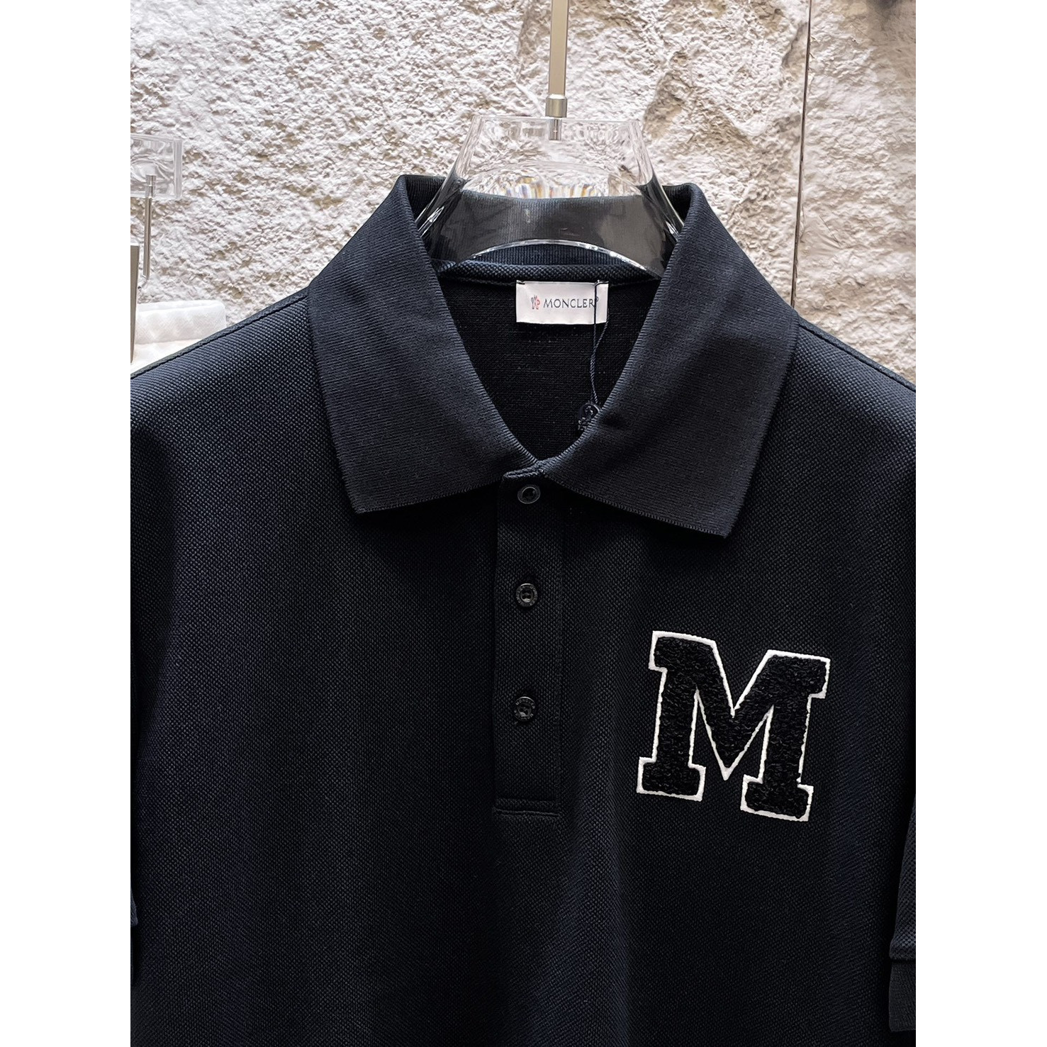 <p>MONCLER&nbsp;短袖翻领polo衫(黑)</p>