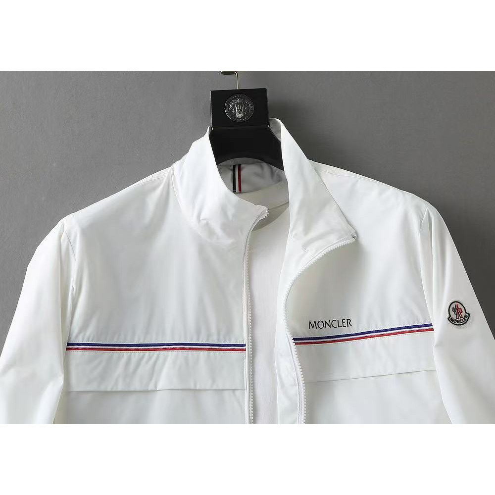 <p>MONCLER&nbsp;男士夹克外套(800857)</p>