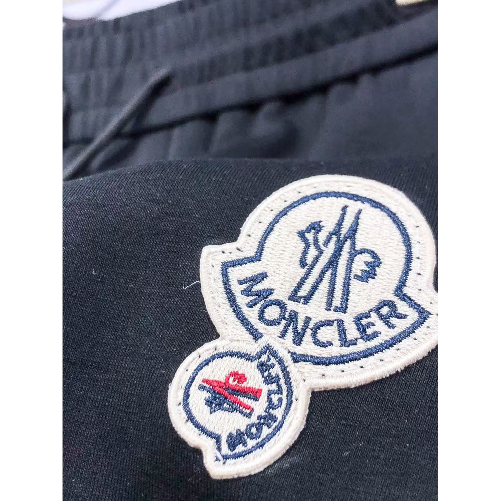 <p>MONCLER&nbsp;高品质时尚休闲裤(782956)</p>