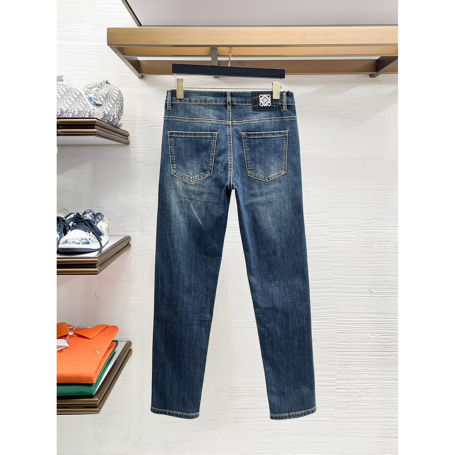 <p>LOEWE&nbsp;高端牛仔裤</p>