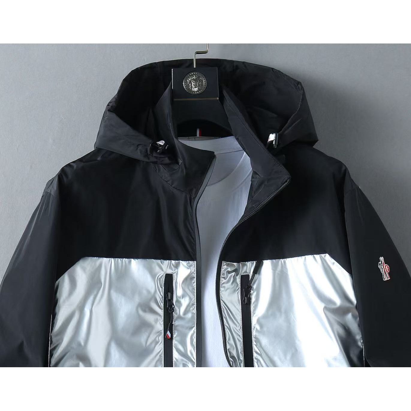 <p>MONCLER 男士夹克外套(800831)</p>