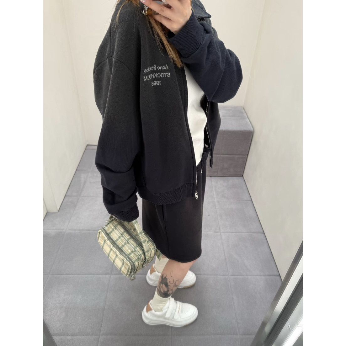 <p>Acne Studios 拉链外套(深炭灰)</p>