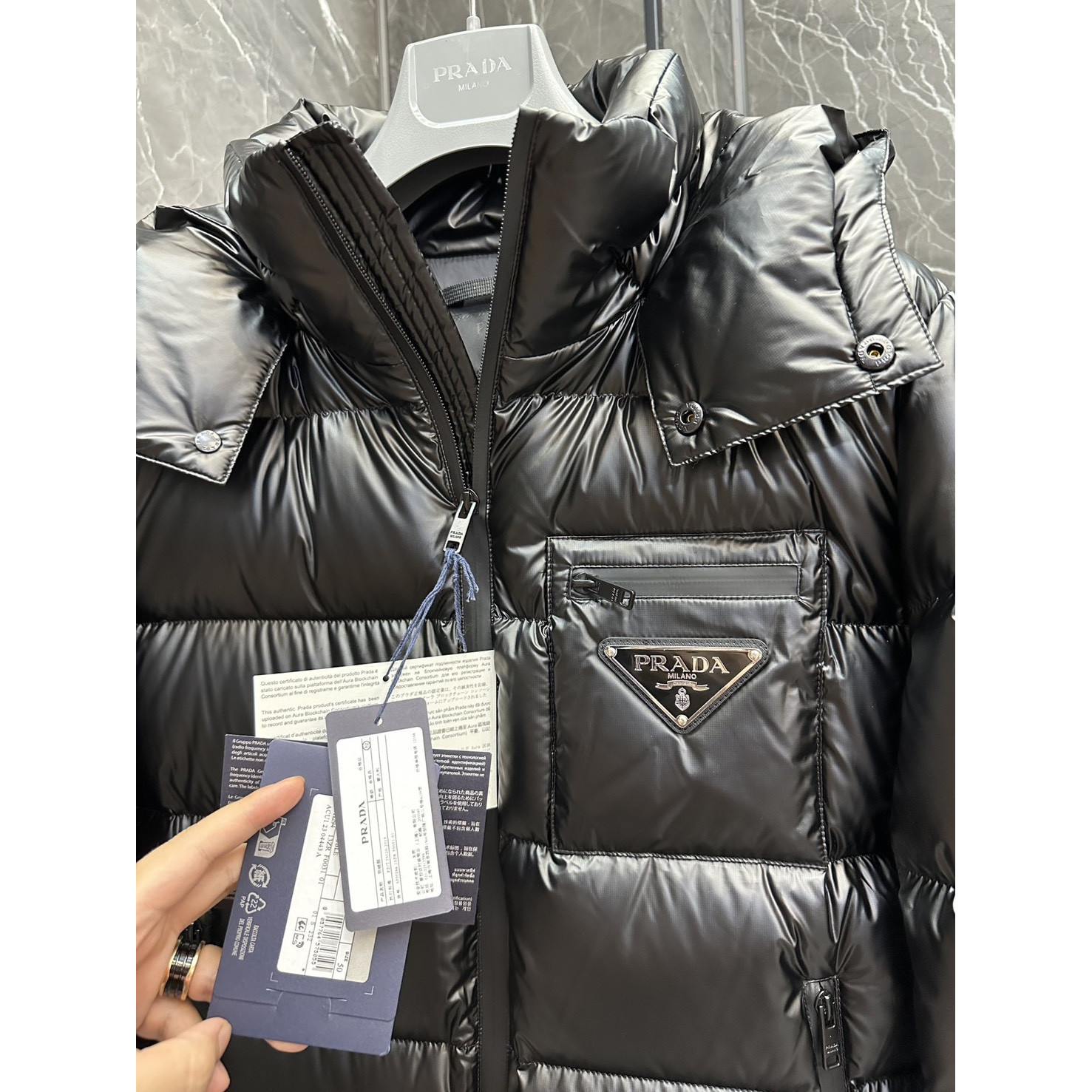 <p>PRADA 新款羽绒服(黑)</p>