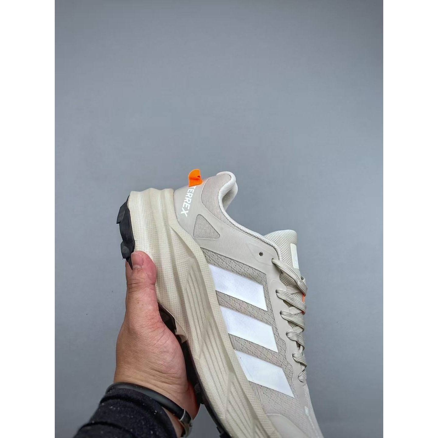 <p>Adidas TERREX FREEHIKR SL GTX 徒步鞋&nbsp;</p>