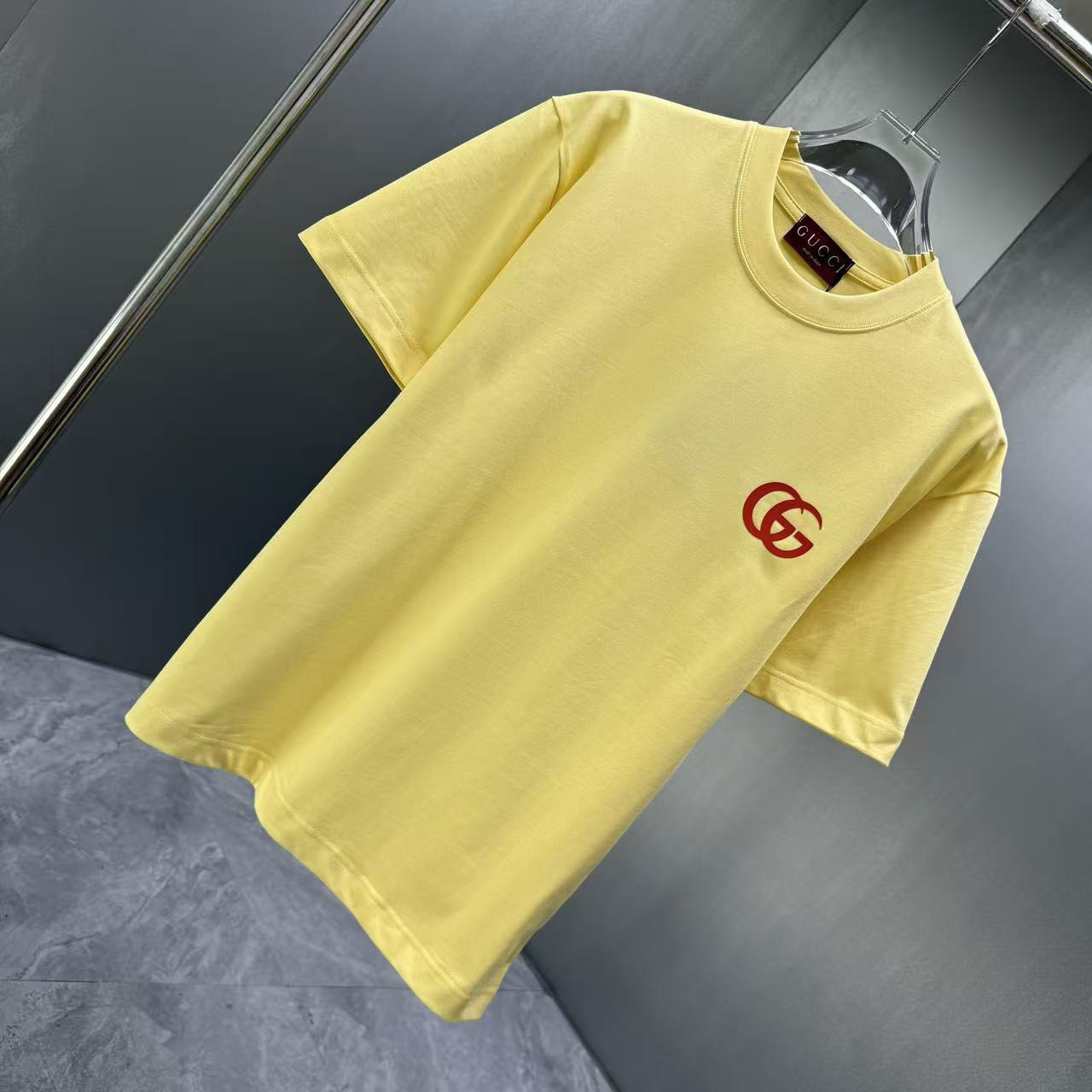 <p>GUCCI 短袖T恤(黃)</p>