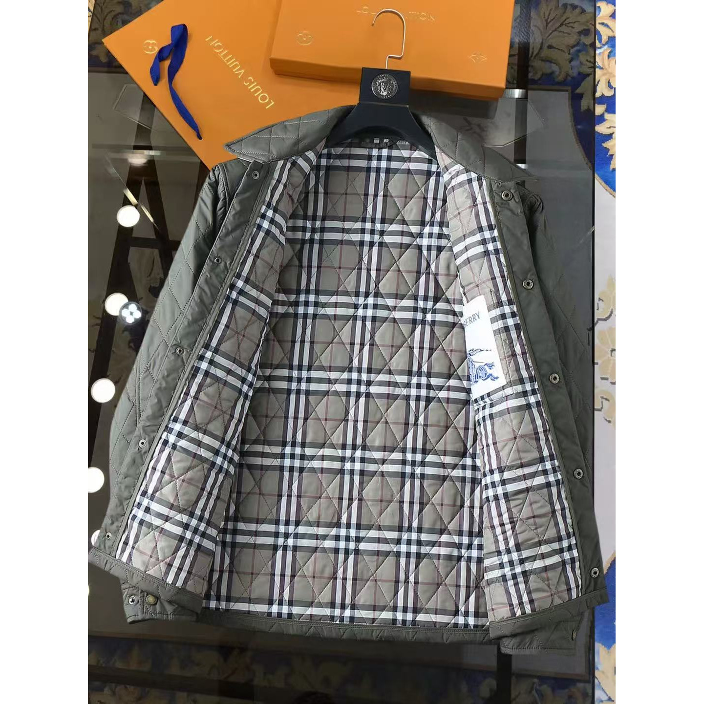 <p>BURBERRY 加厚棉服外套(綠)</p>