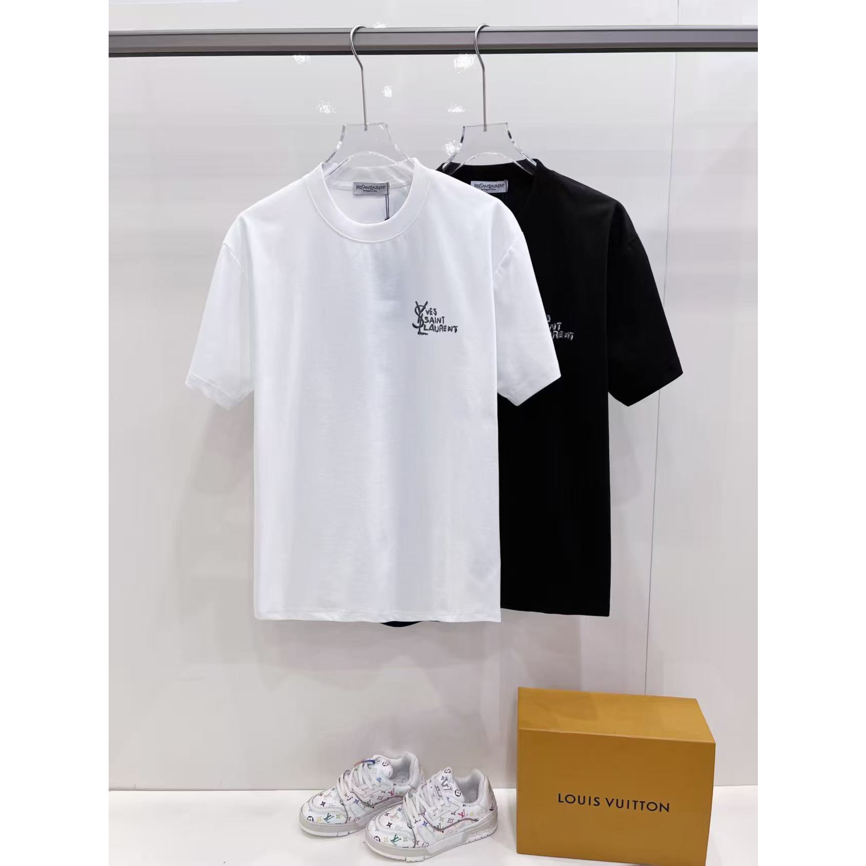 <p>YSL 短袖圆领T恤(白)</p>