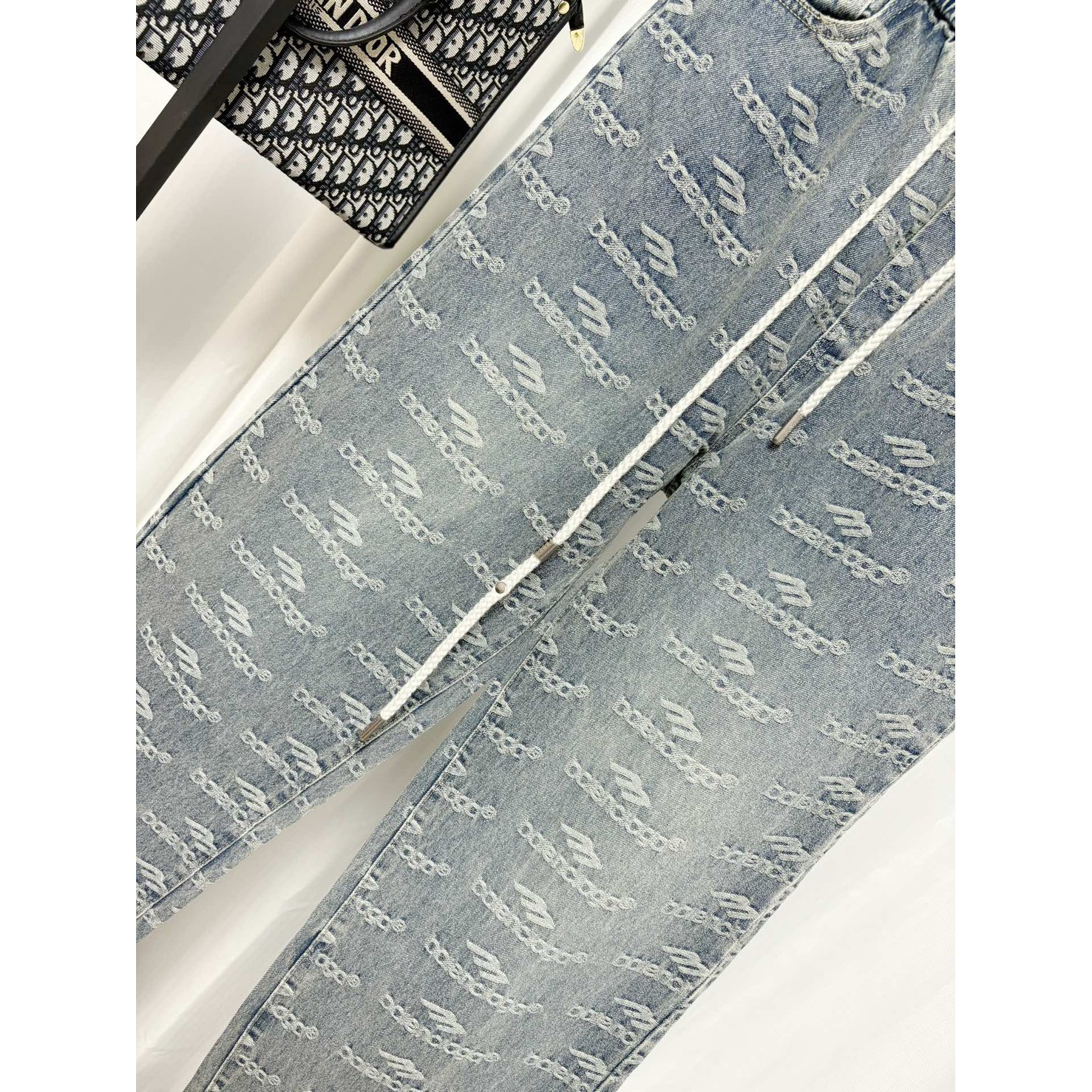 <p>Balenciaga 牛仔长裤</p>