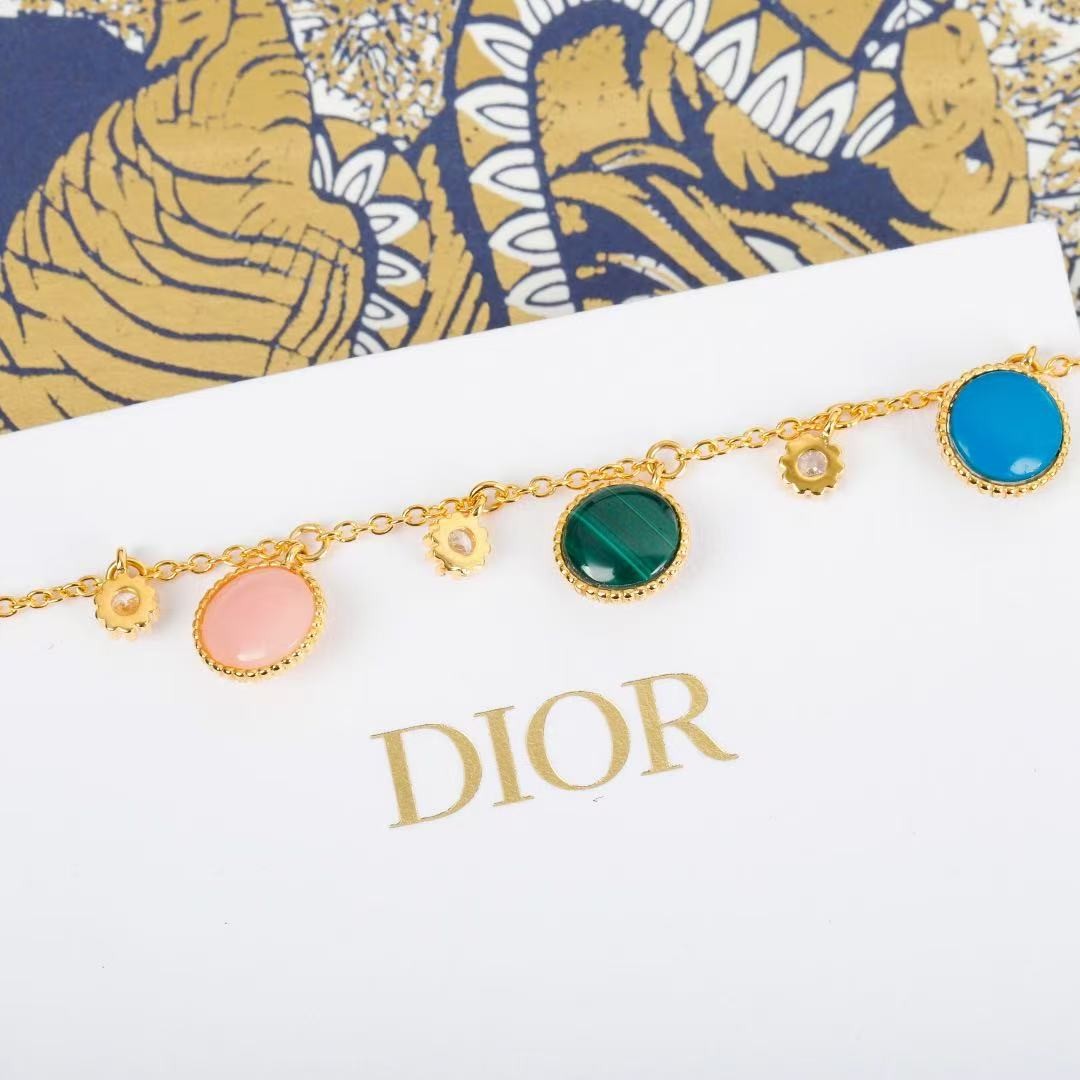 <p>DIOR&nbsp;罗盘手链</p>