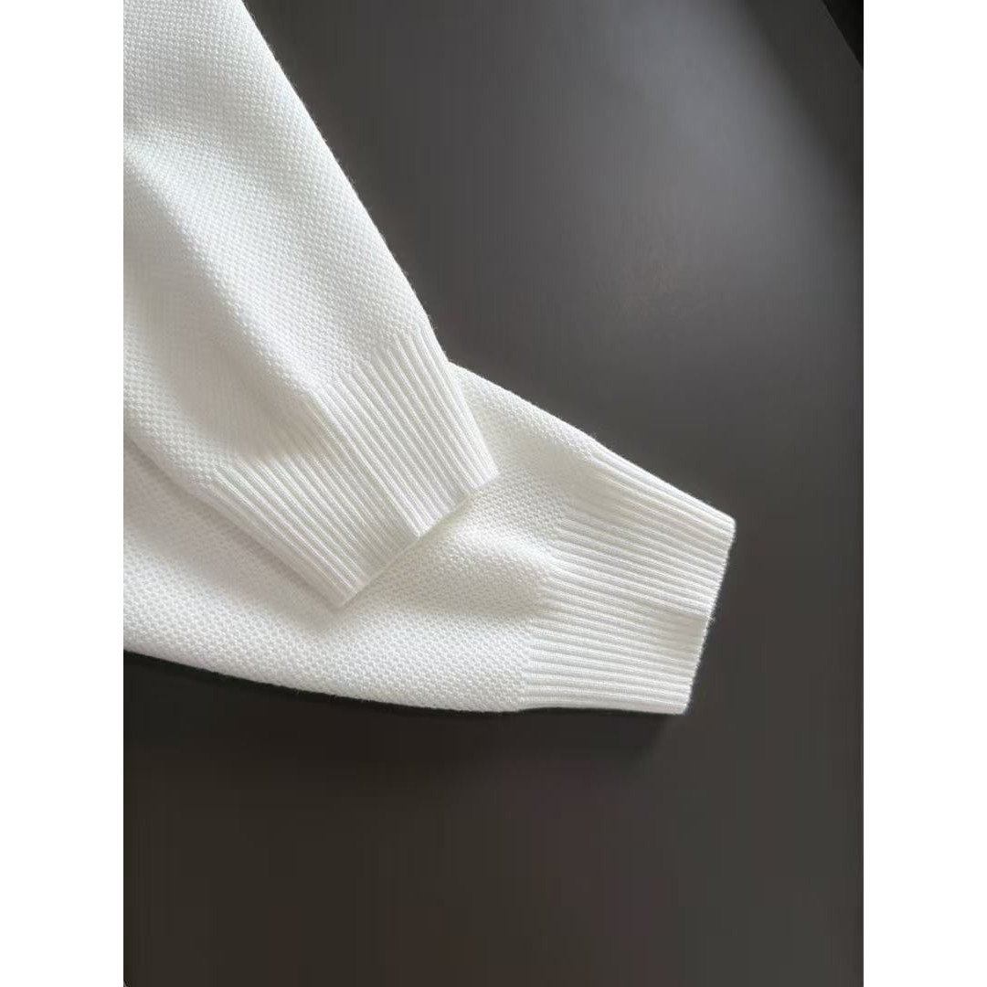 <p>HERMES 秋冬官网最新毛衣(白)</p>