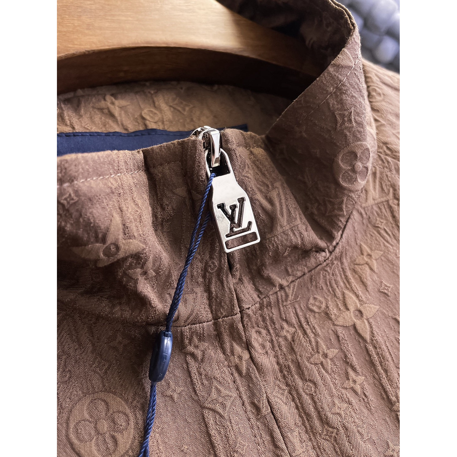 <p>LV 男士夹克外套(棕)</p>