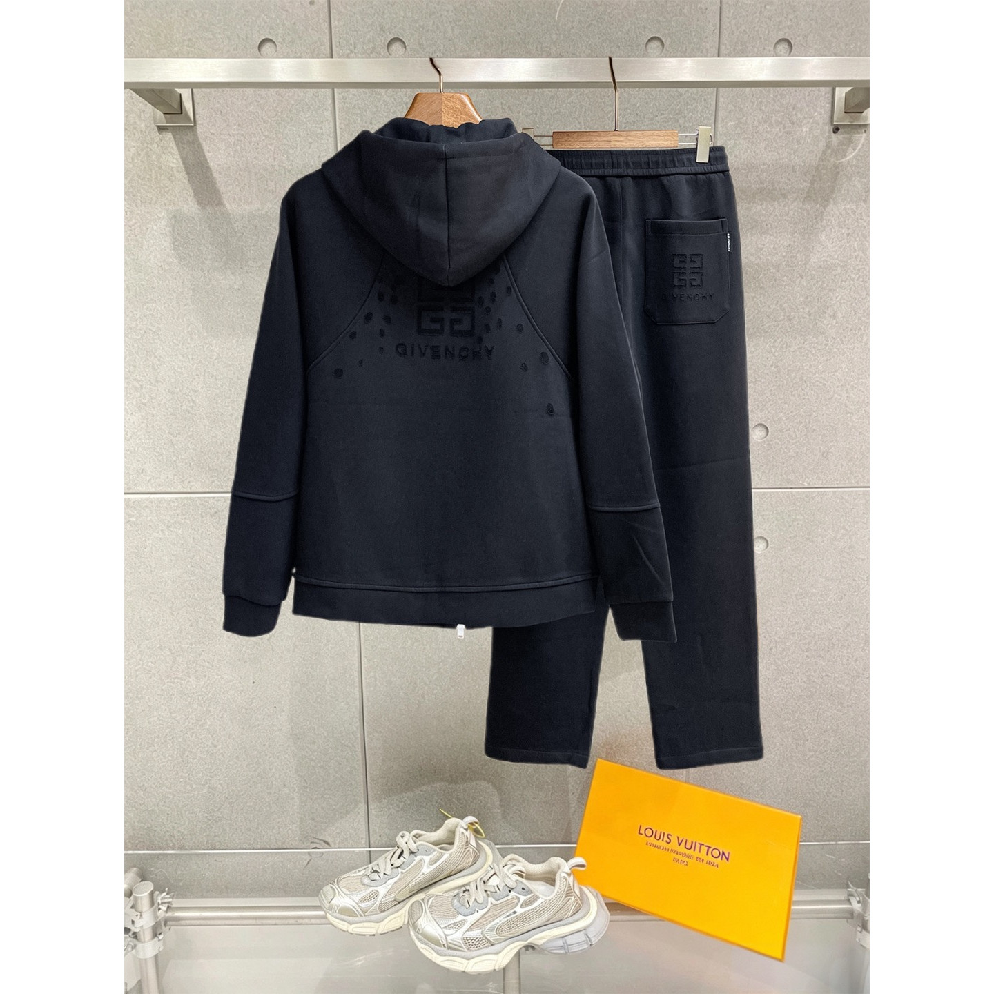 <p>GIVENCHY 套裝(黑)</p>