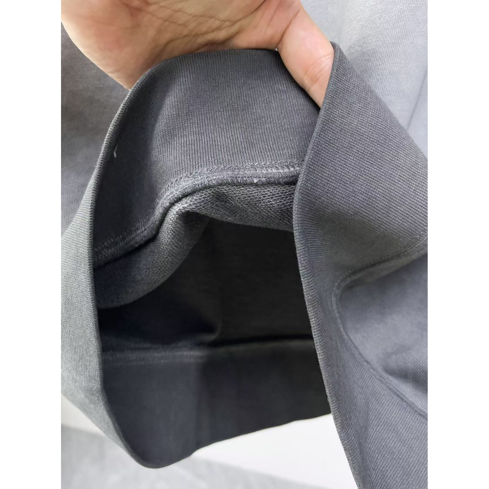<p>Balenciaga 圓領長袖T恤(洗水灰)</p>