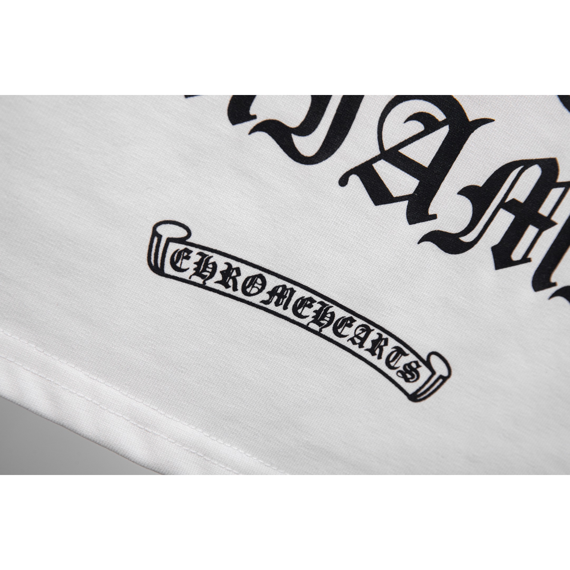<p>CHROME HEARTS 东京限定长袖T (X489白)</p>
